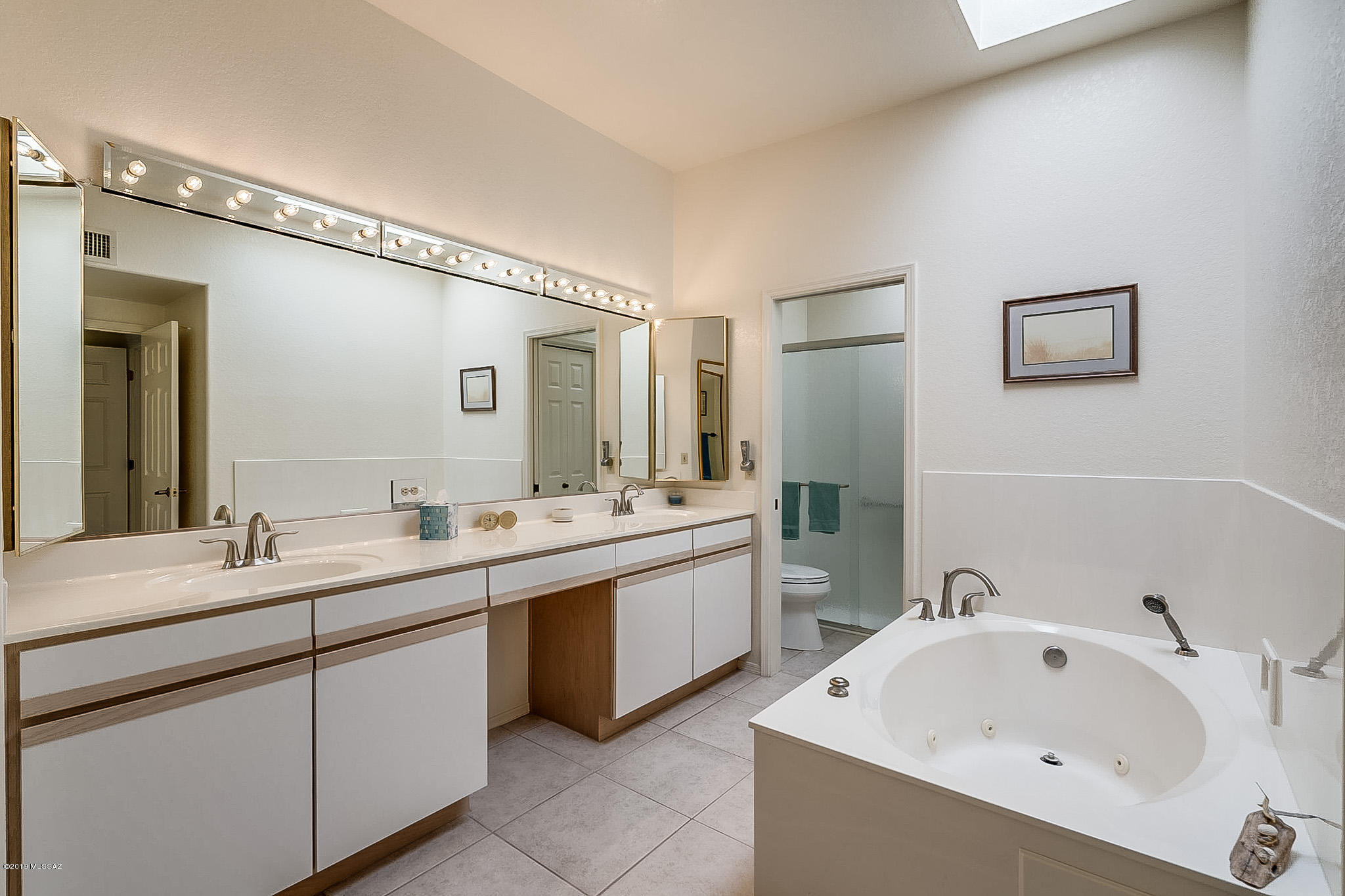 4910 N Via Velazquez