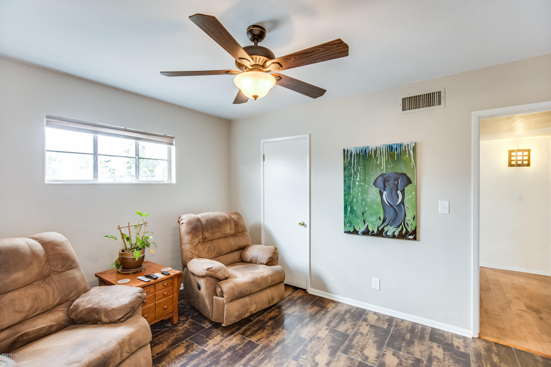 410 S Harvard Avenue