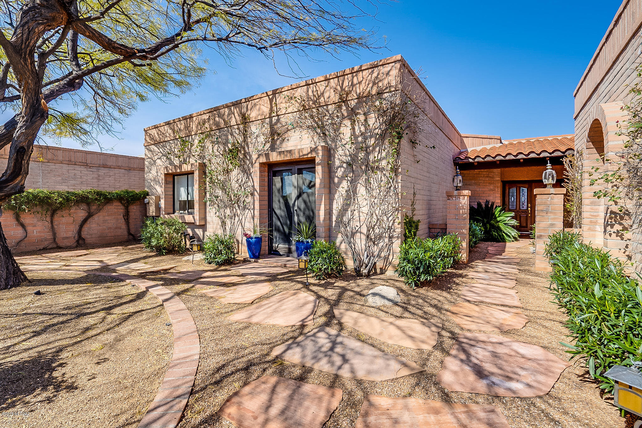 5201 N Via Velazquez