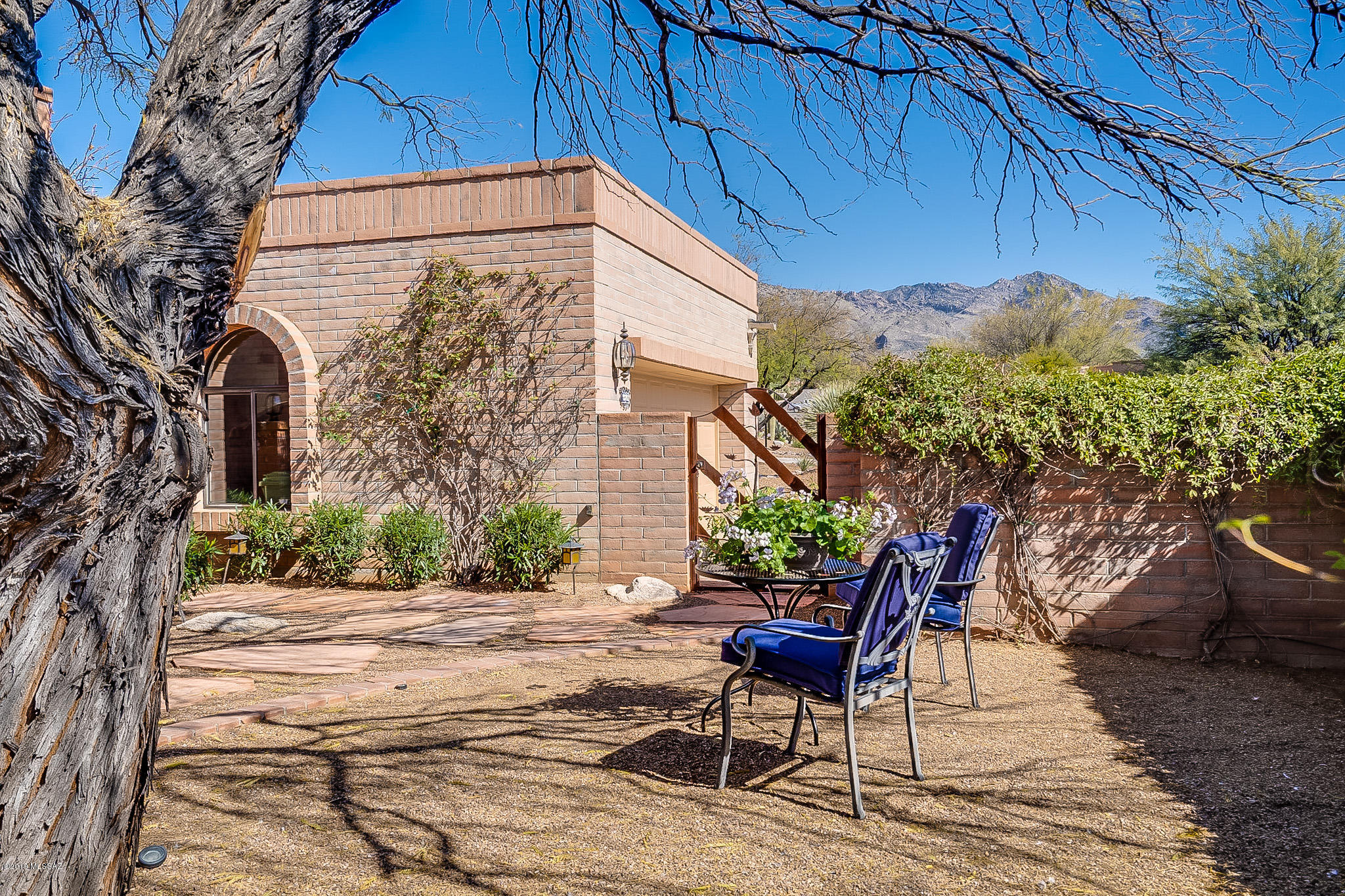 5201 N Via Velazquez