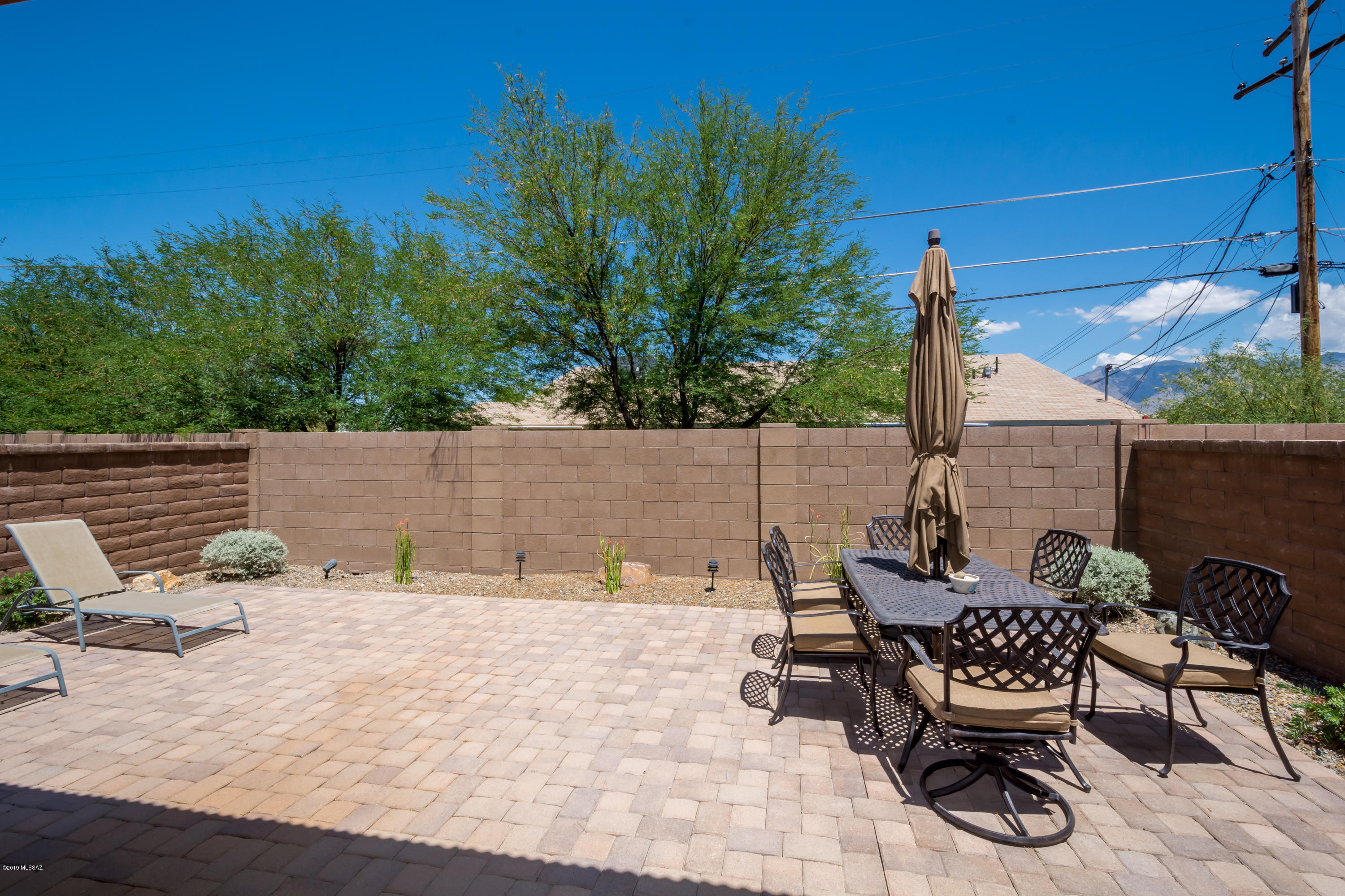 2886 N Silkie Place