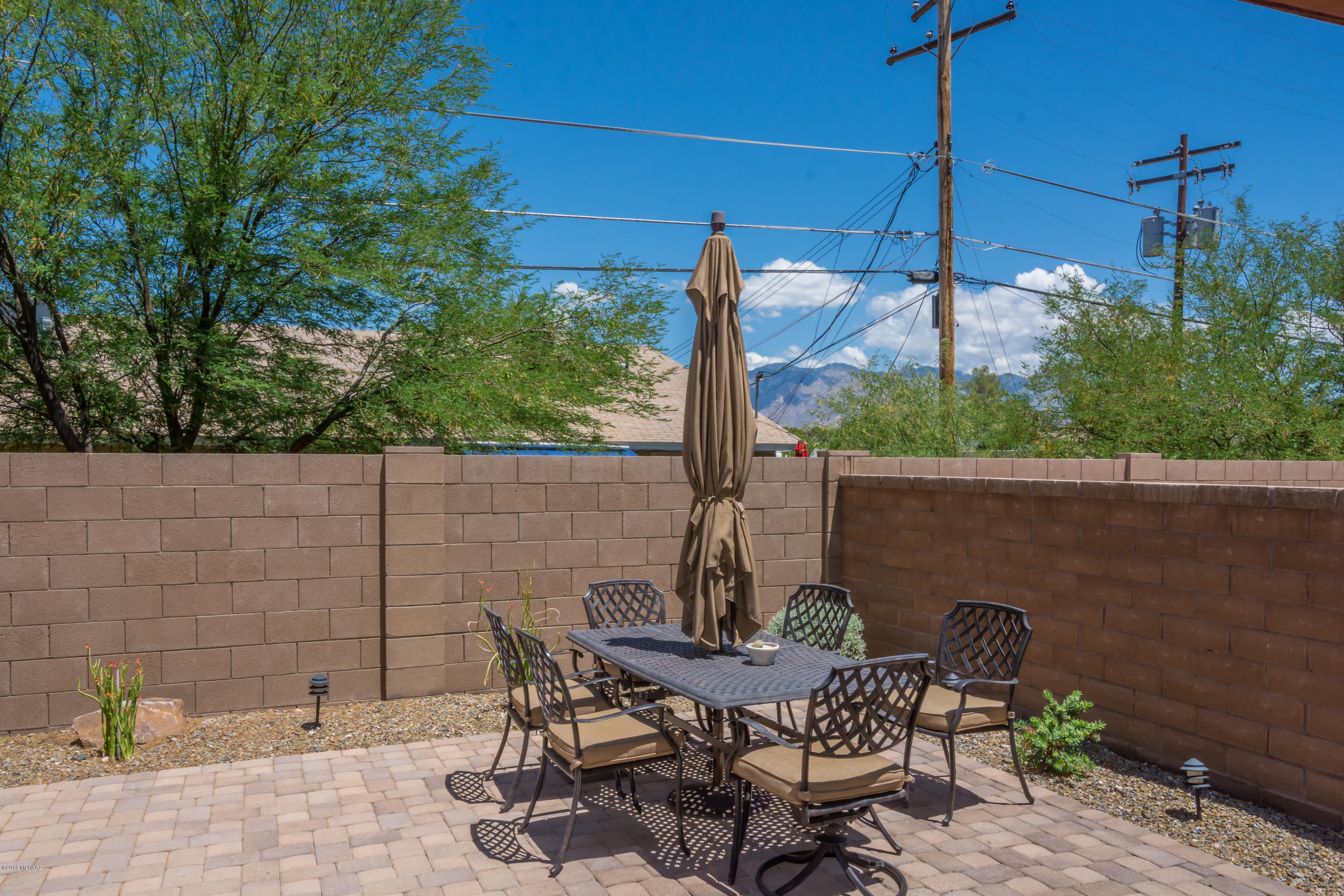 2886 N Silkie Place