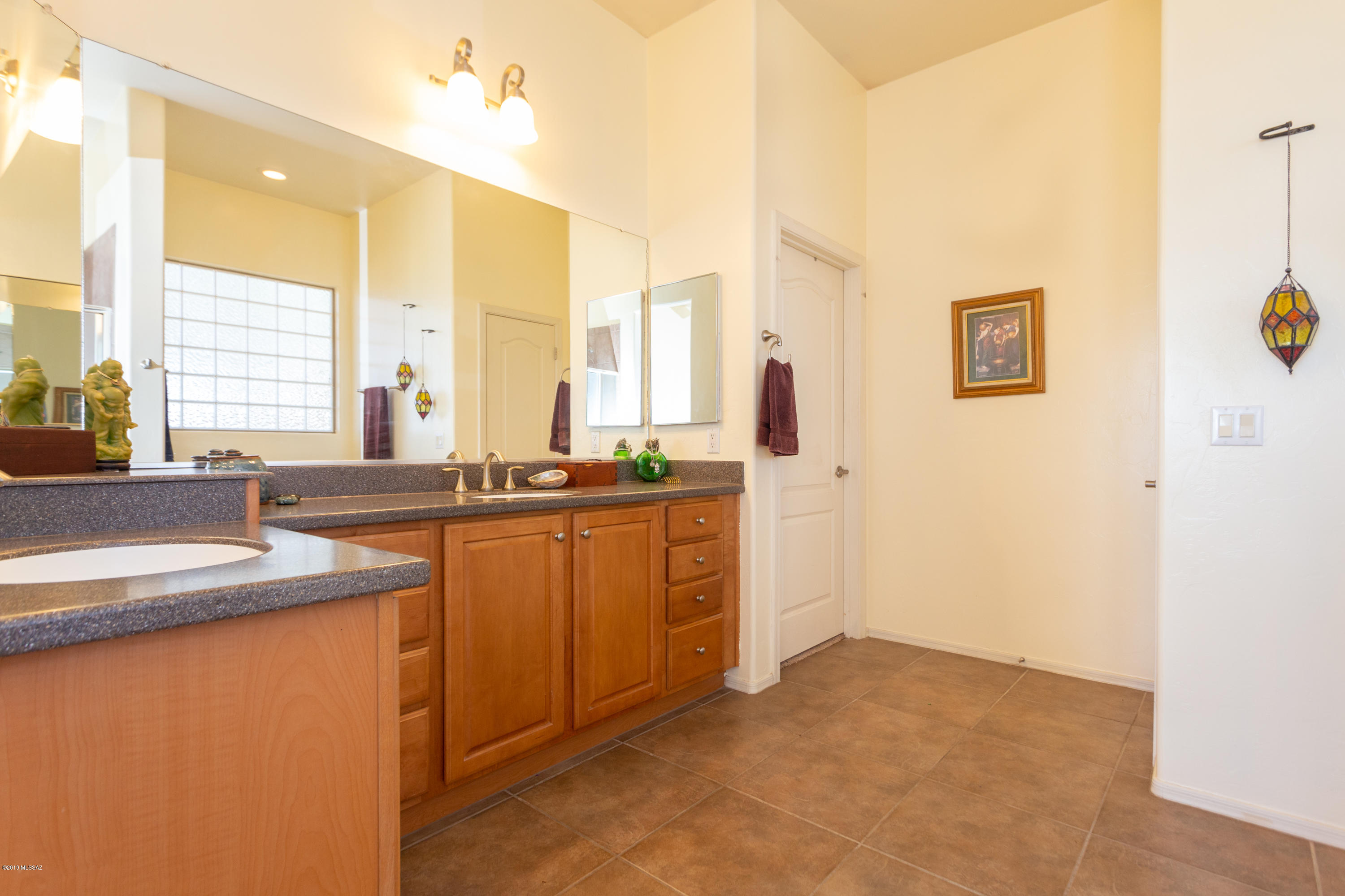 832 S Routh Place