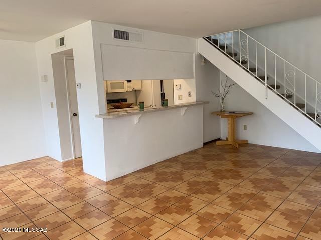 6734 E Calle La Paz Unit: B