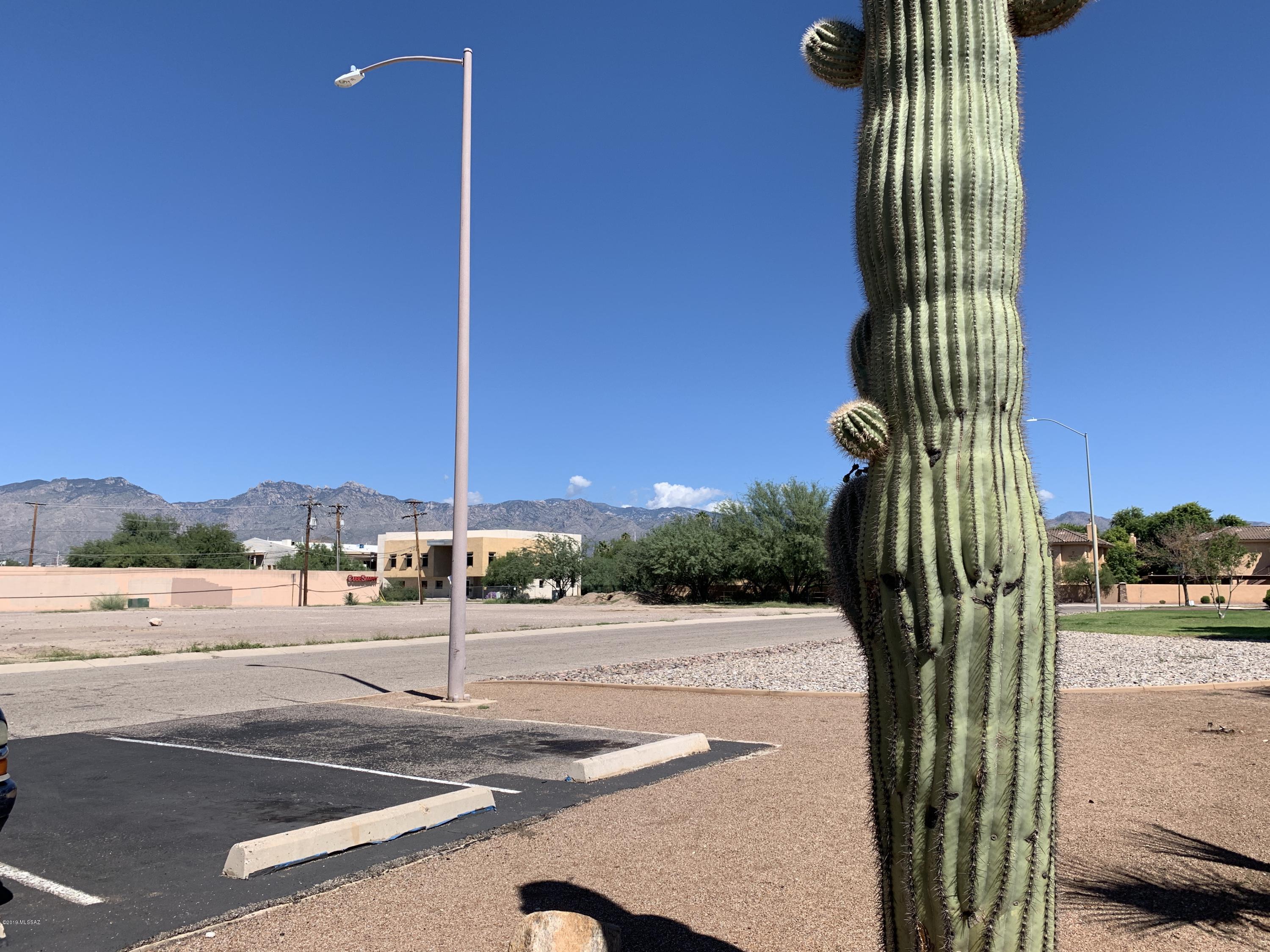 6734 E Calle La Paz Unit: B