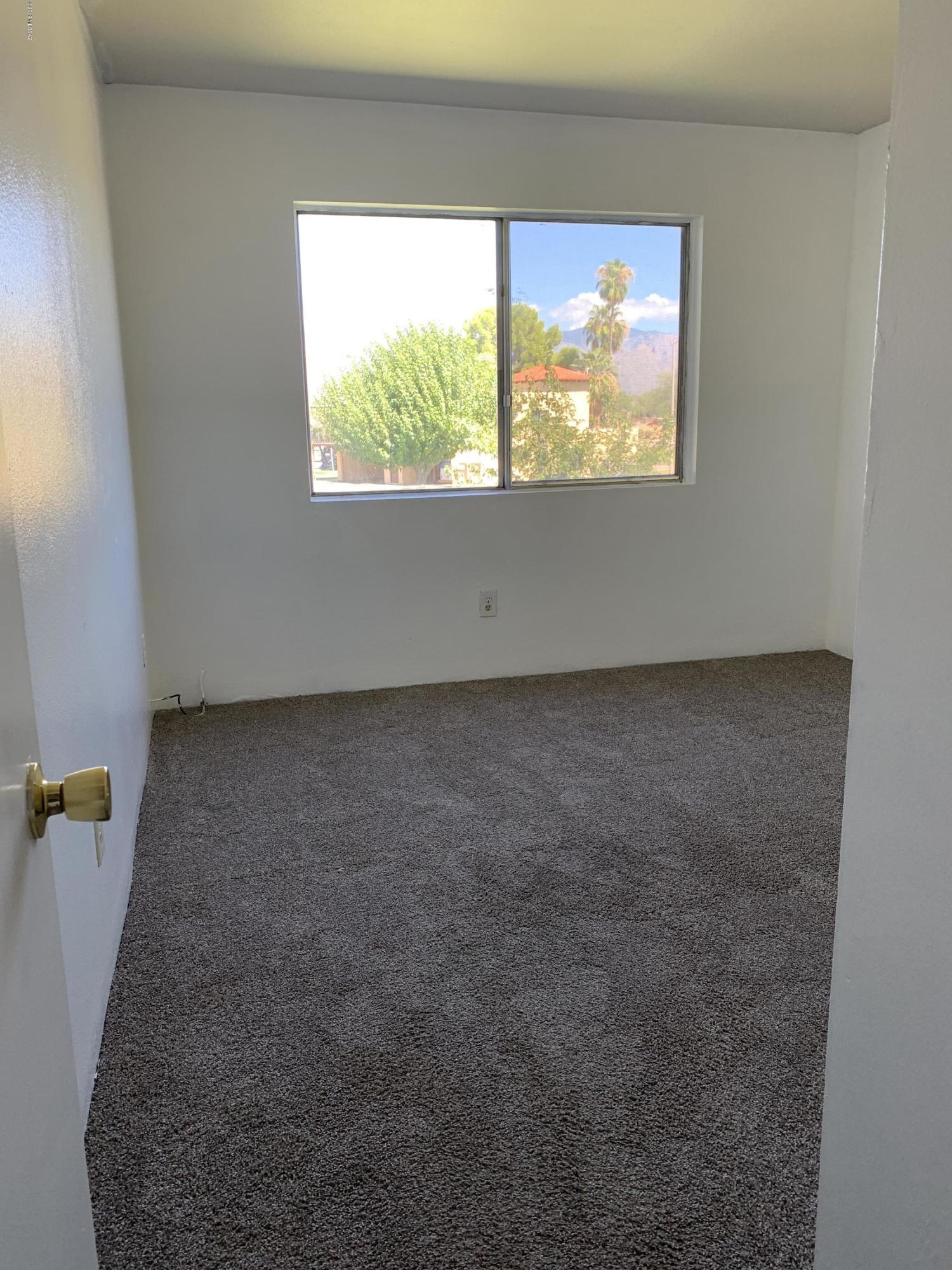 6734 E Calle La Paz Unit: B