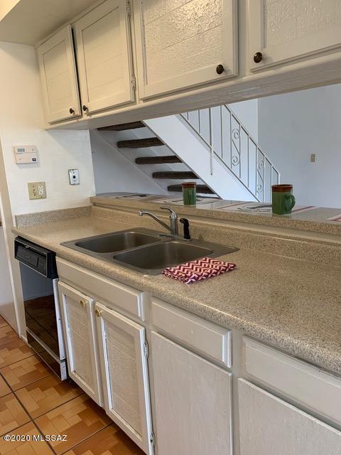 6734 E Calle La Paz Unit: B