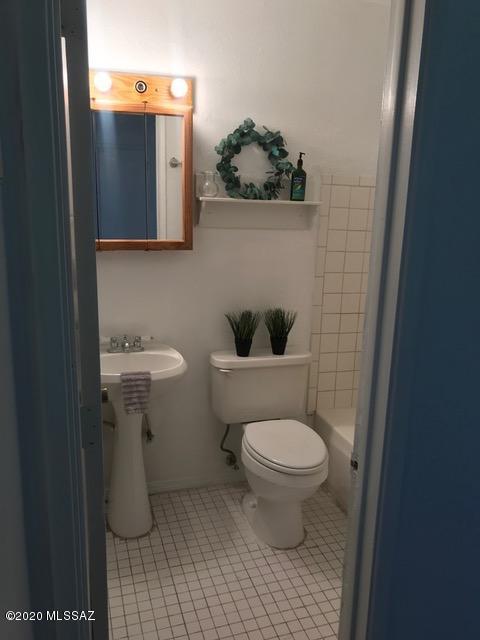 6734 E Calle La Paz Unit: B