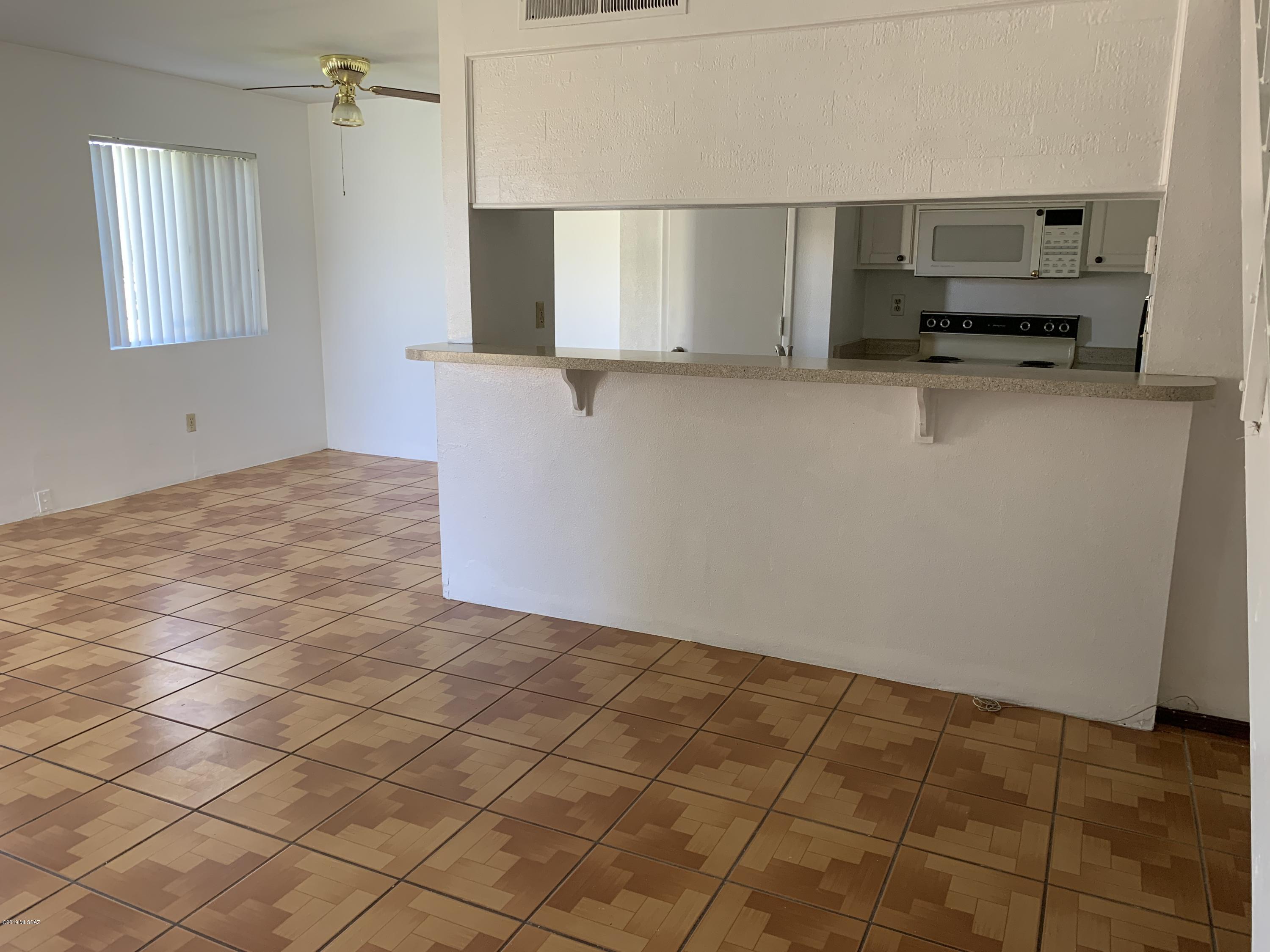 6734 E Calle La Paz Unit: B