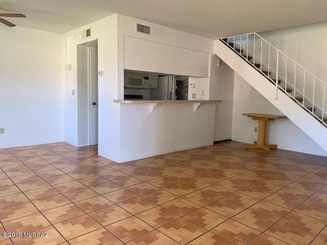 6734 E Calle La Paz Unit: B