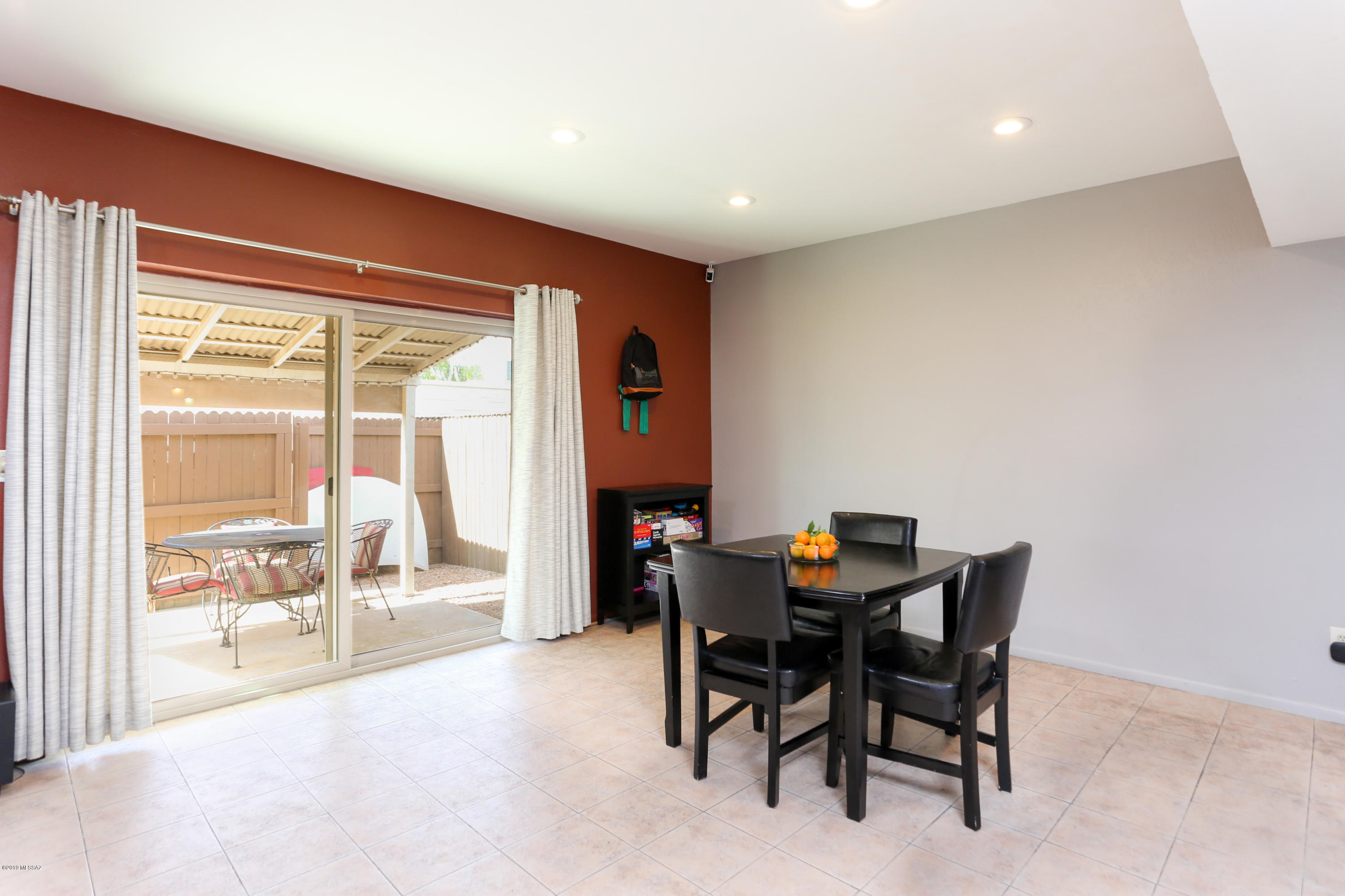 1207 N Santa Rosa Avenue