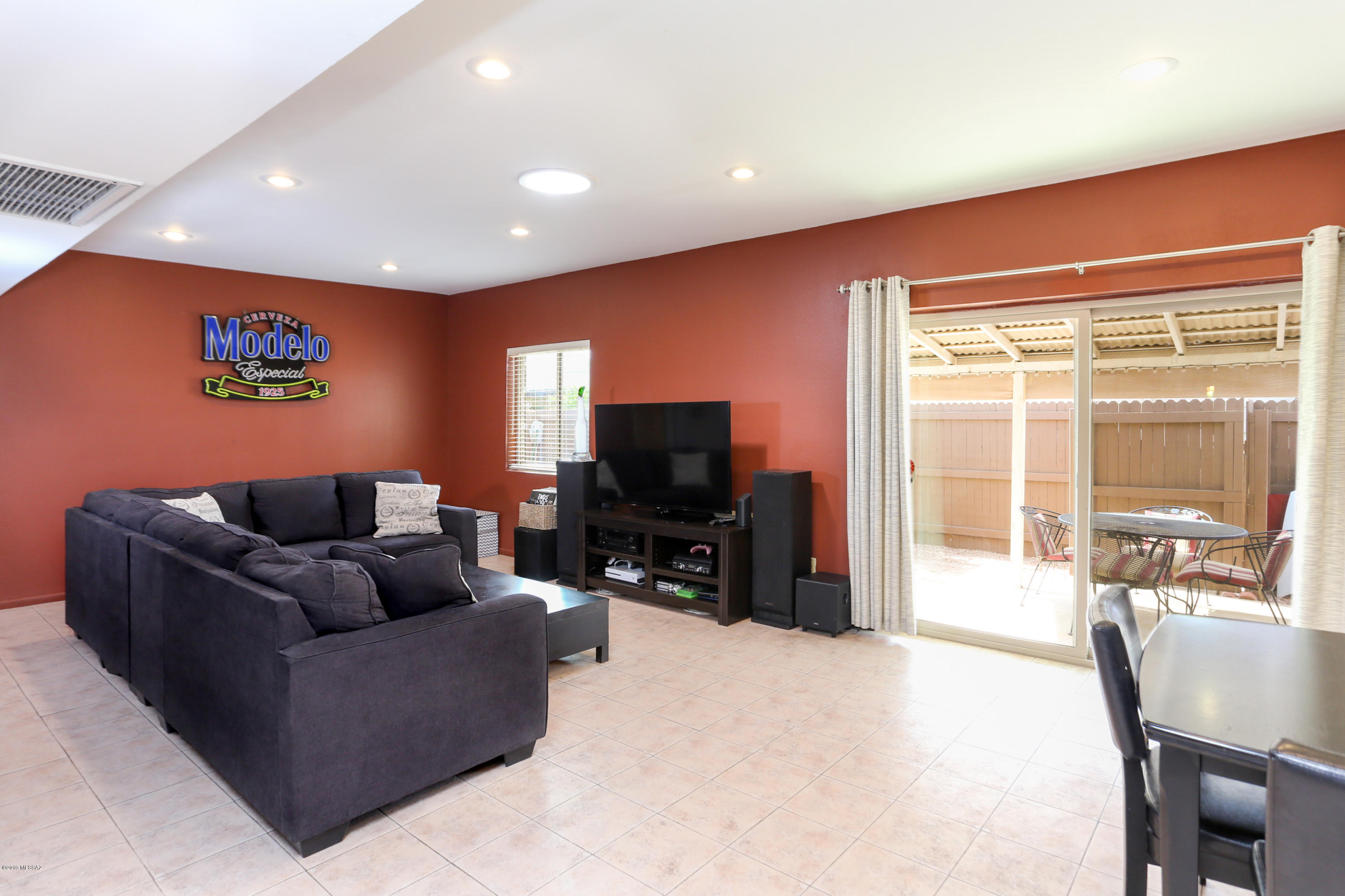 1207 N Santa Rosa Avenue