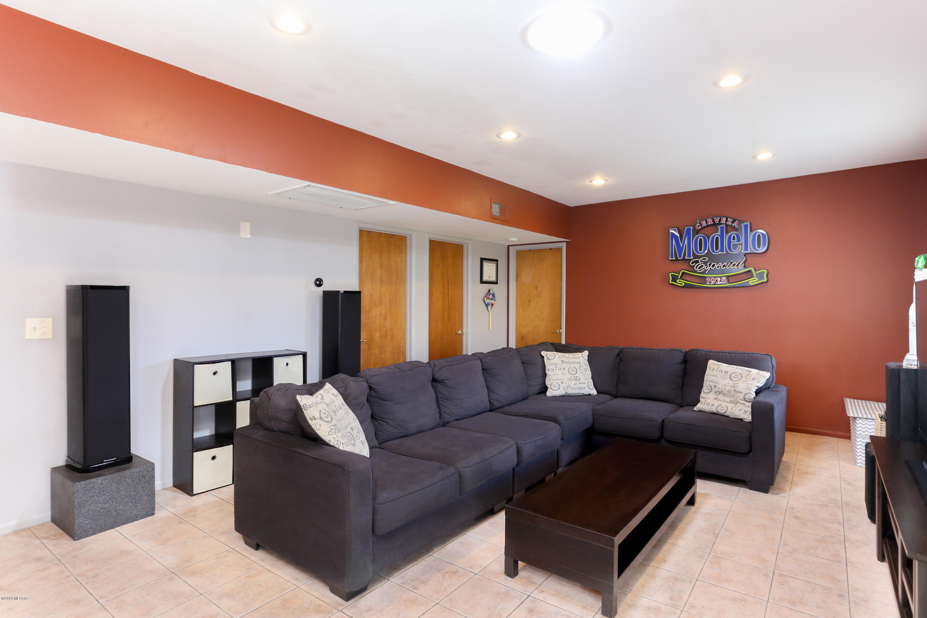 1207 N Santa Rosa Avenue