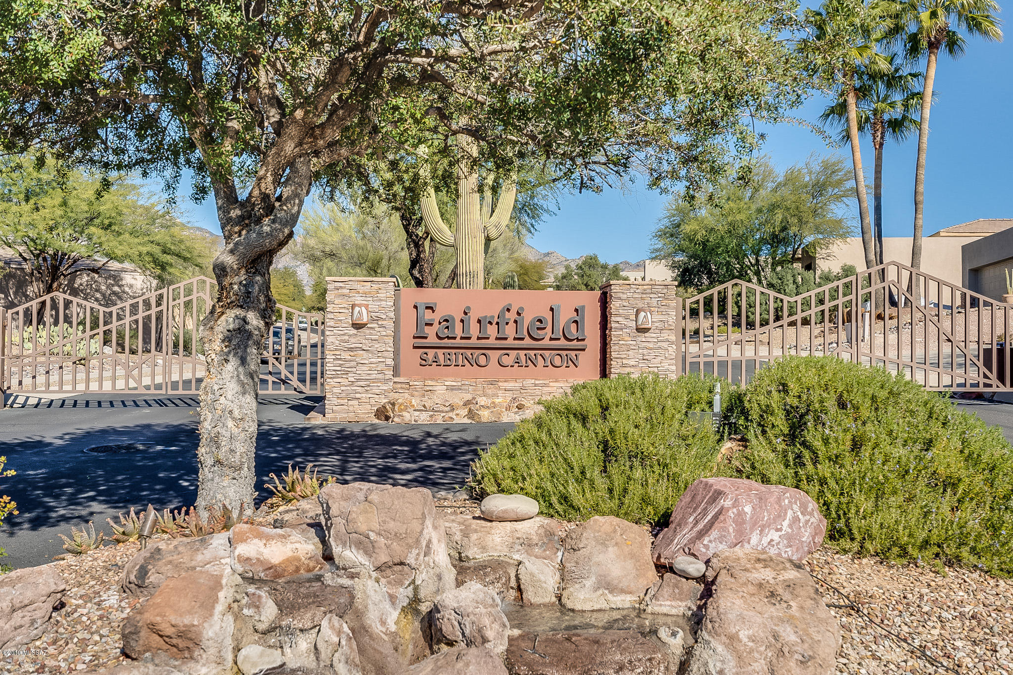 5002 N Bonita Ridge Avenue