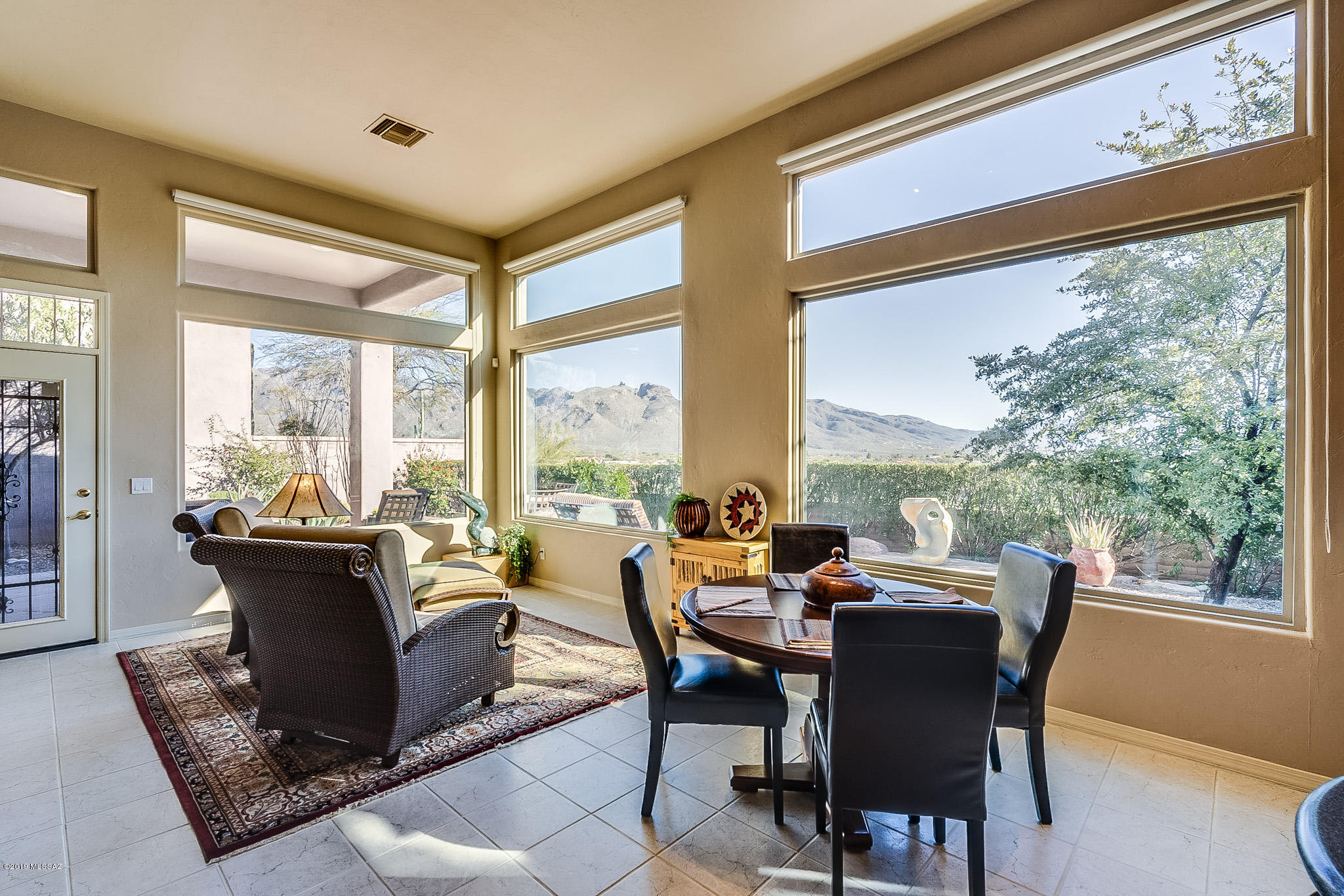 5002 N Bonita Ridge Avenue