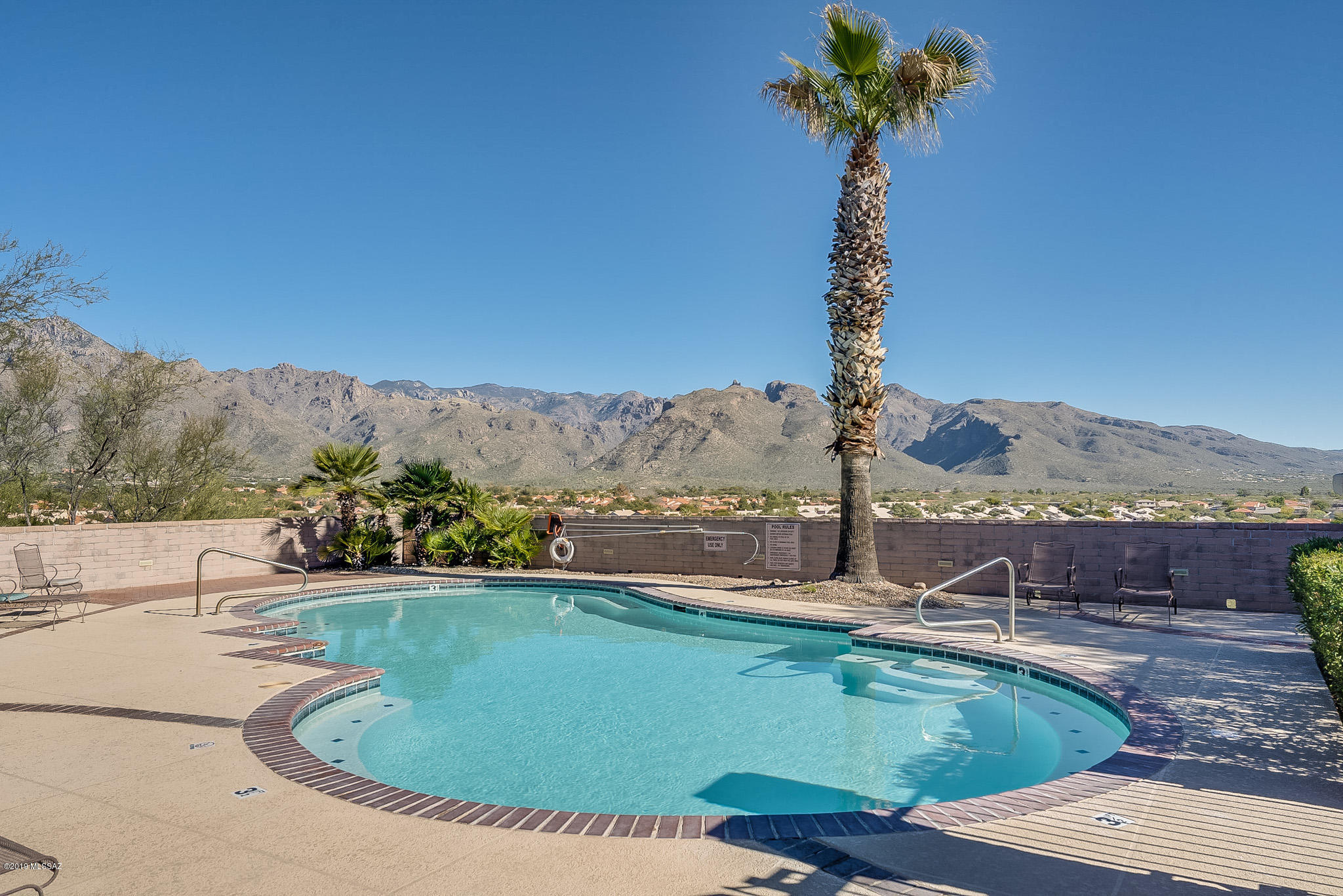 5002 N Bonita Ridge Avenue