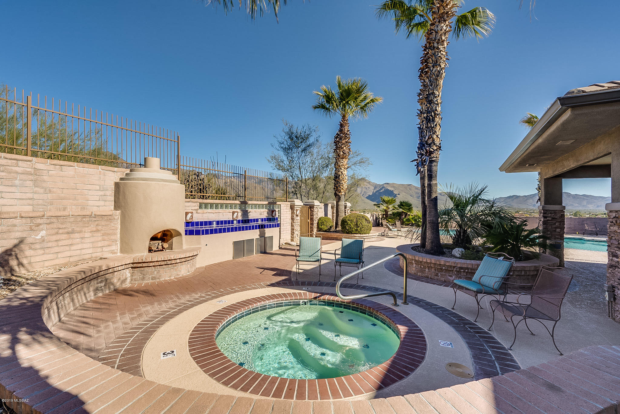 5002 N Bonita Ridge Avenue