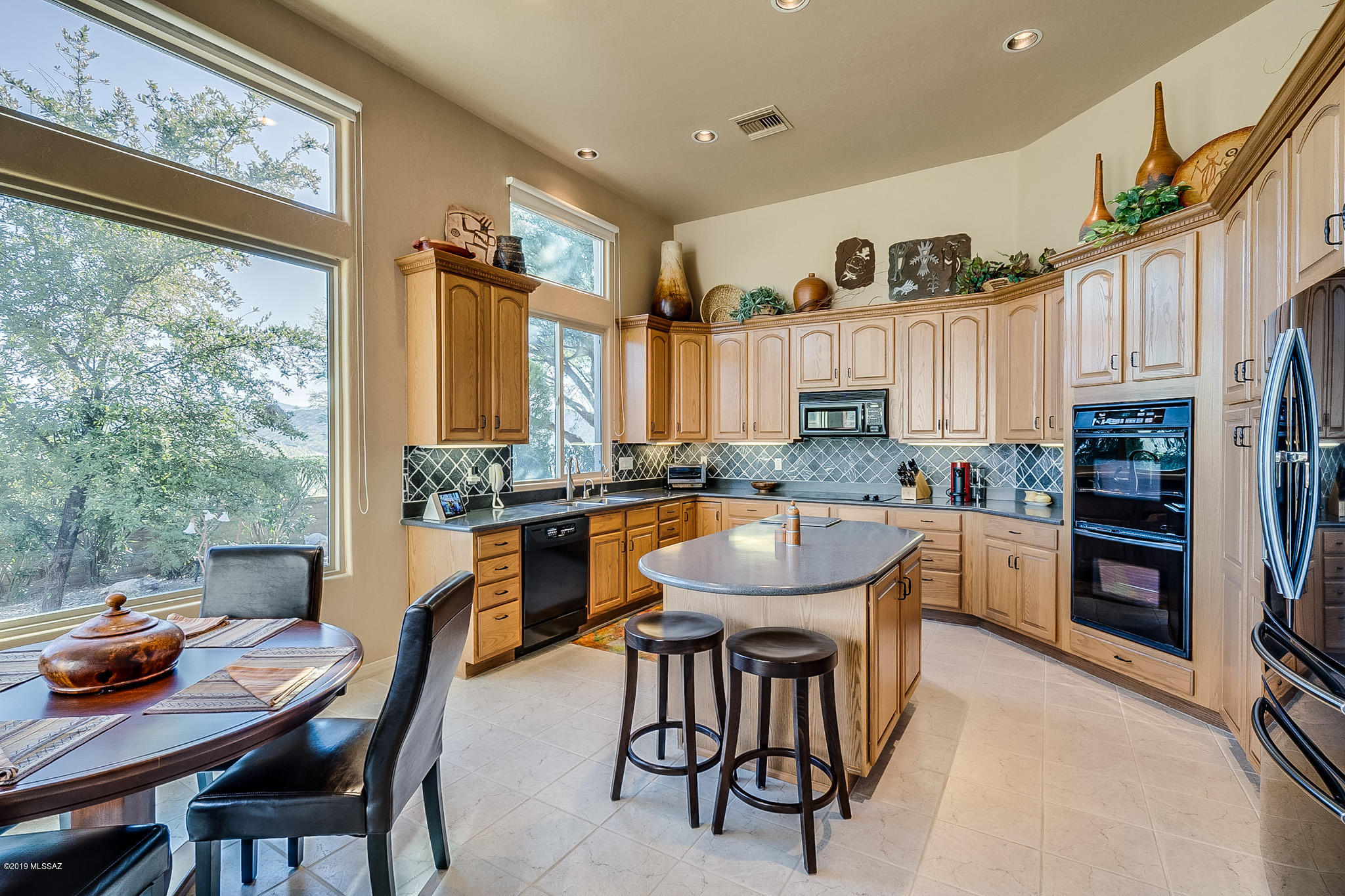 5002 N Bonita Ridge Avenue