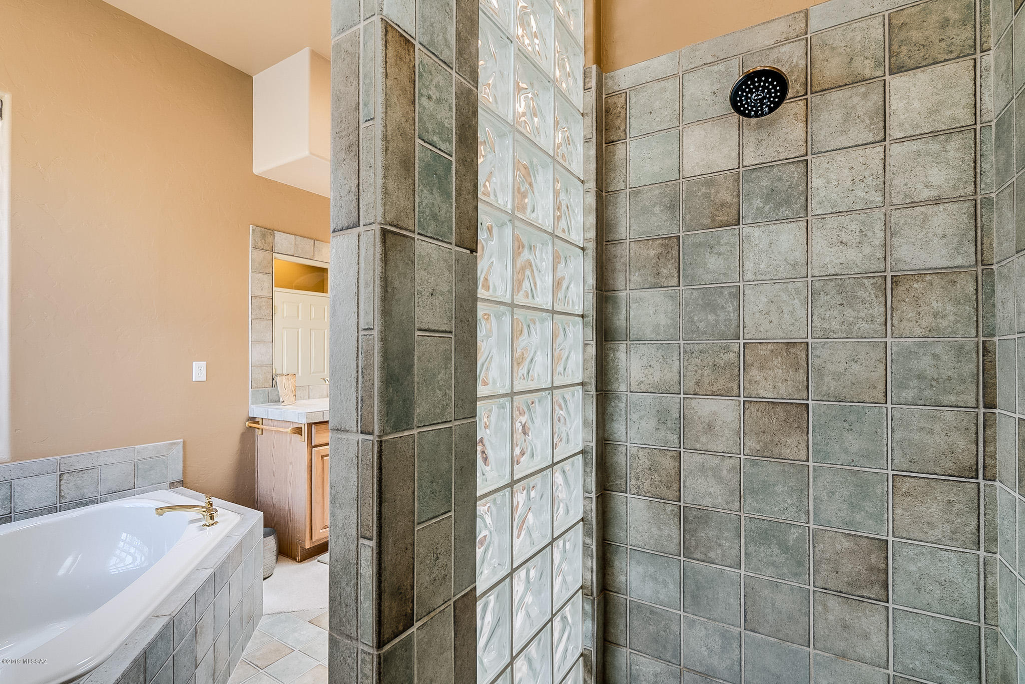 5002 N Bonita Ridge Avenue