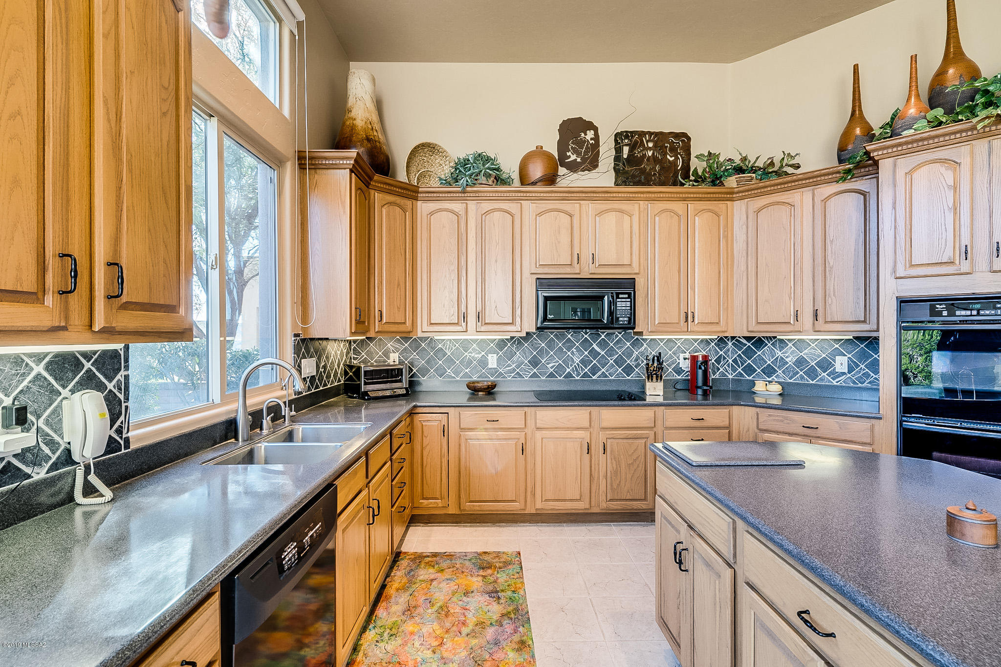 5002 N Bonita Ridge Avenue