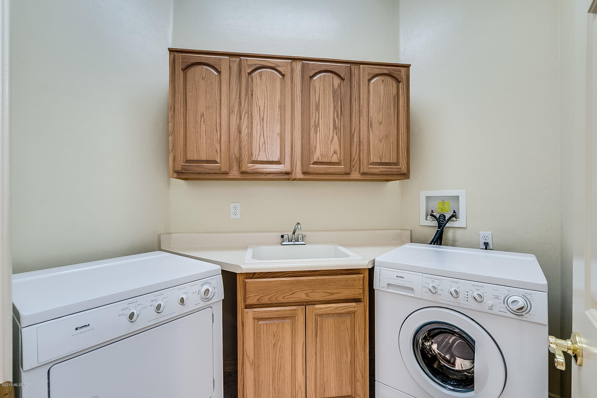 5002 N Bonita Ridge Avenue