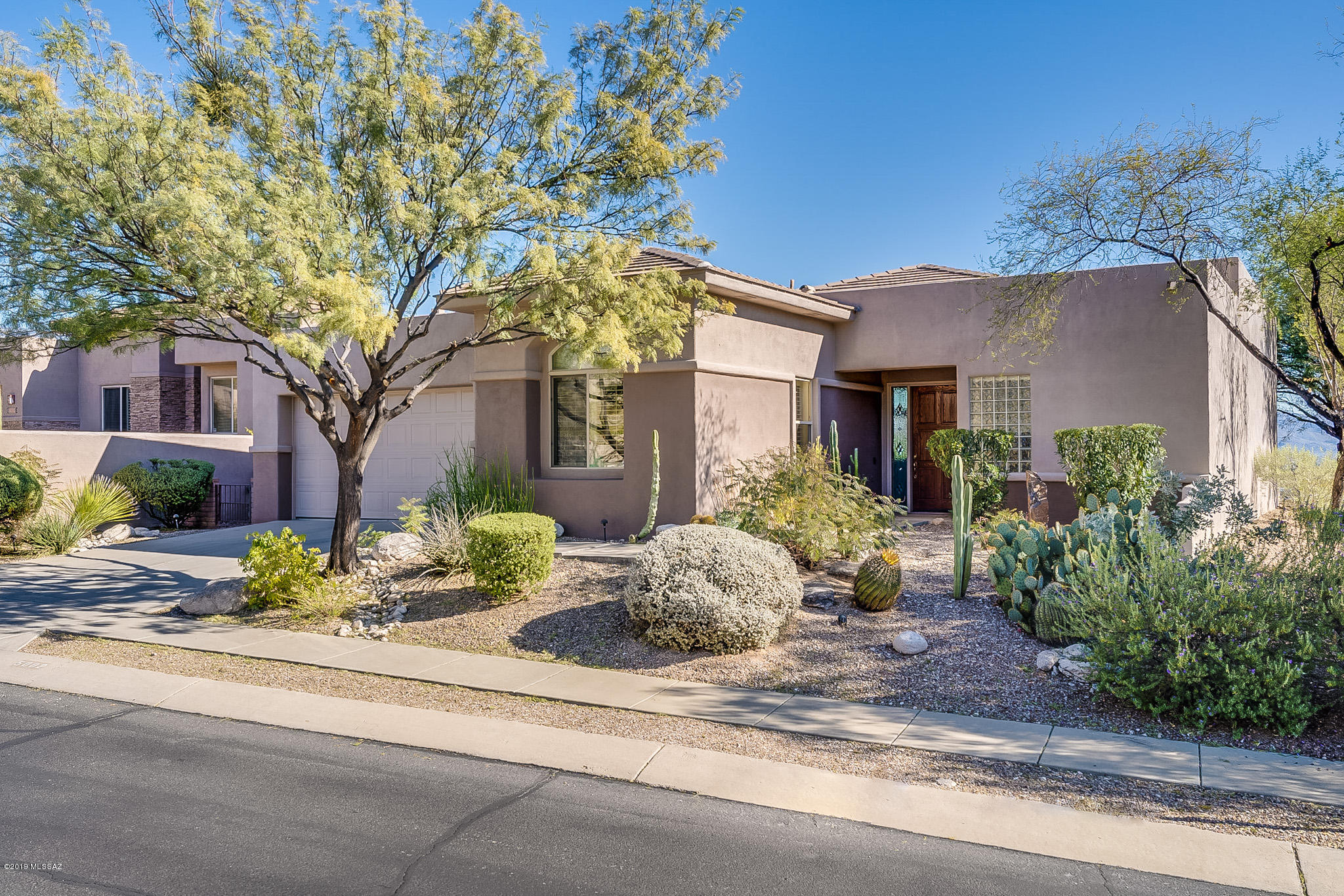 5002 N Bonita Ridge Avenue