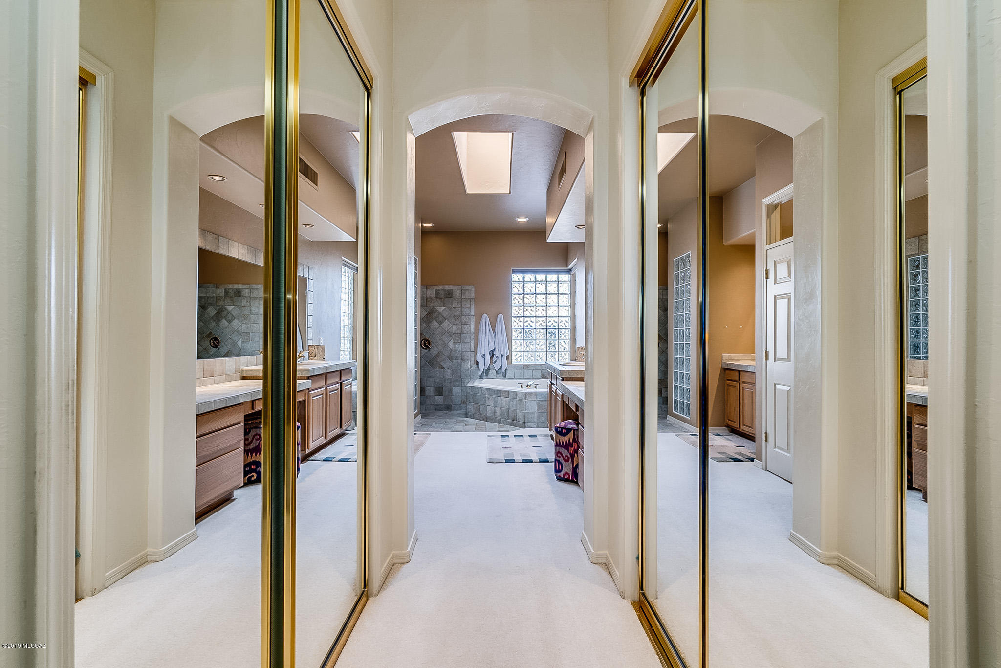 5002 N Bonita Ridge Avenue