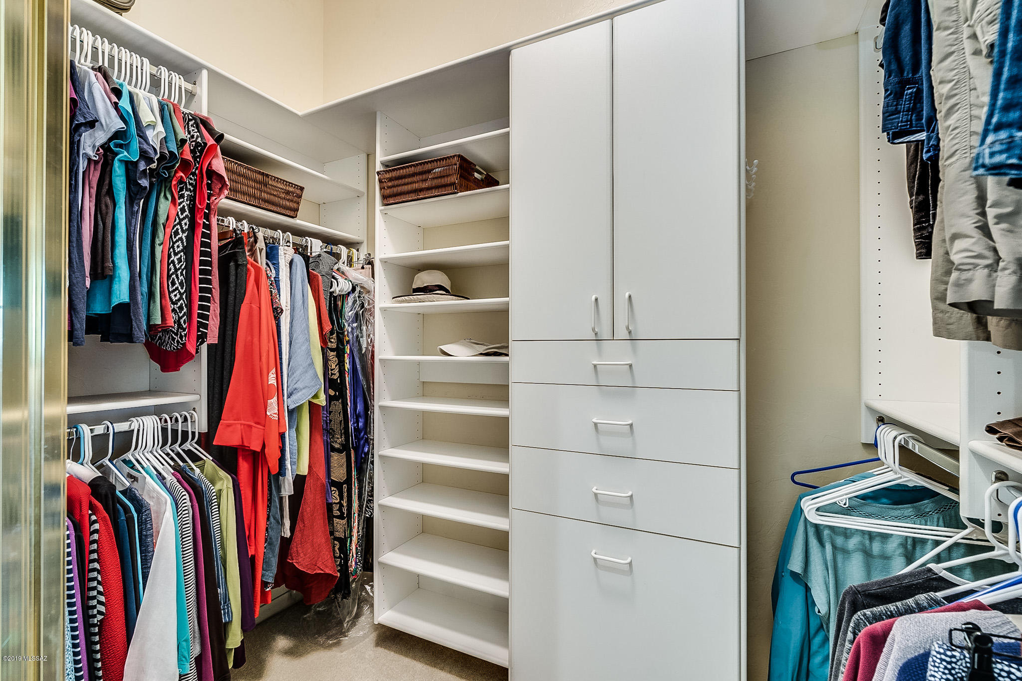 5002 N Bonita Ridge Avenue