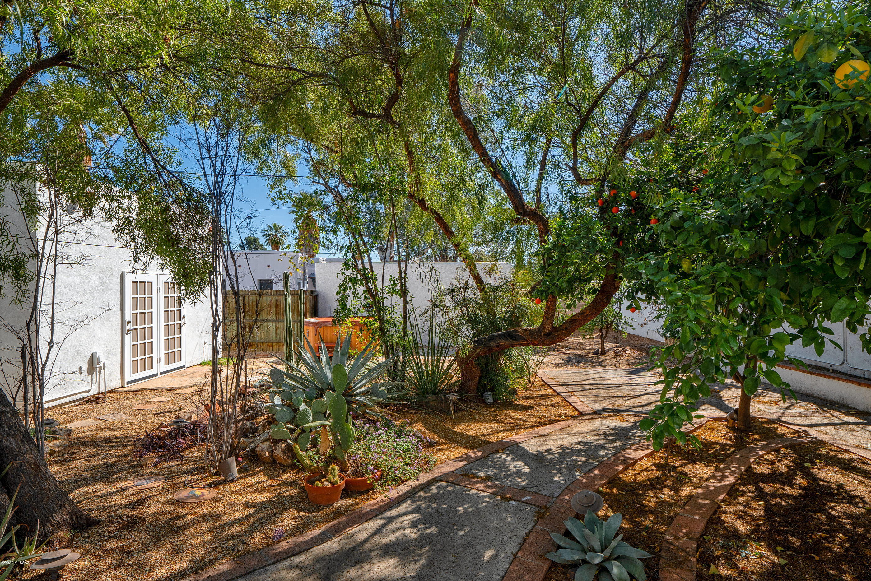 2804 E Elm Street