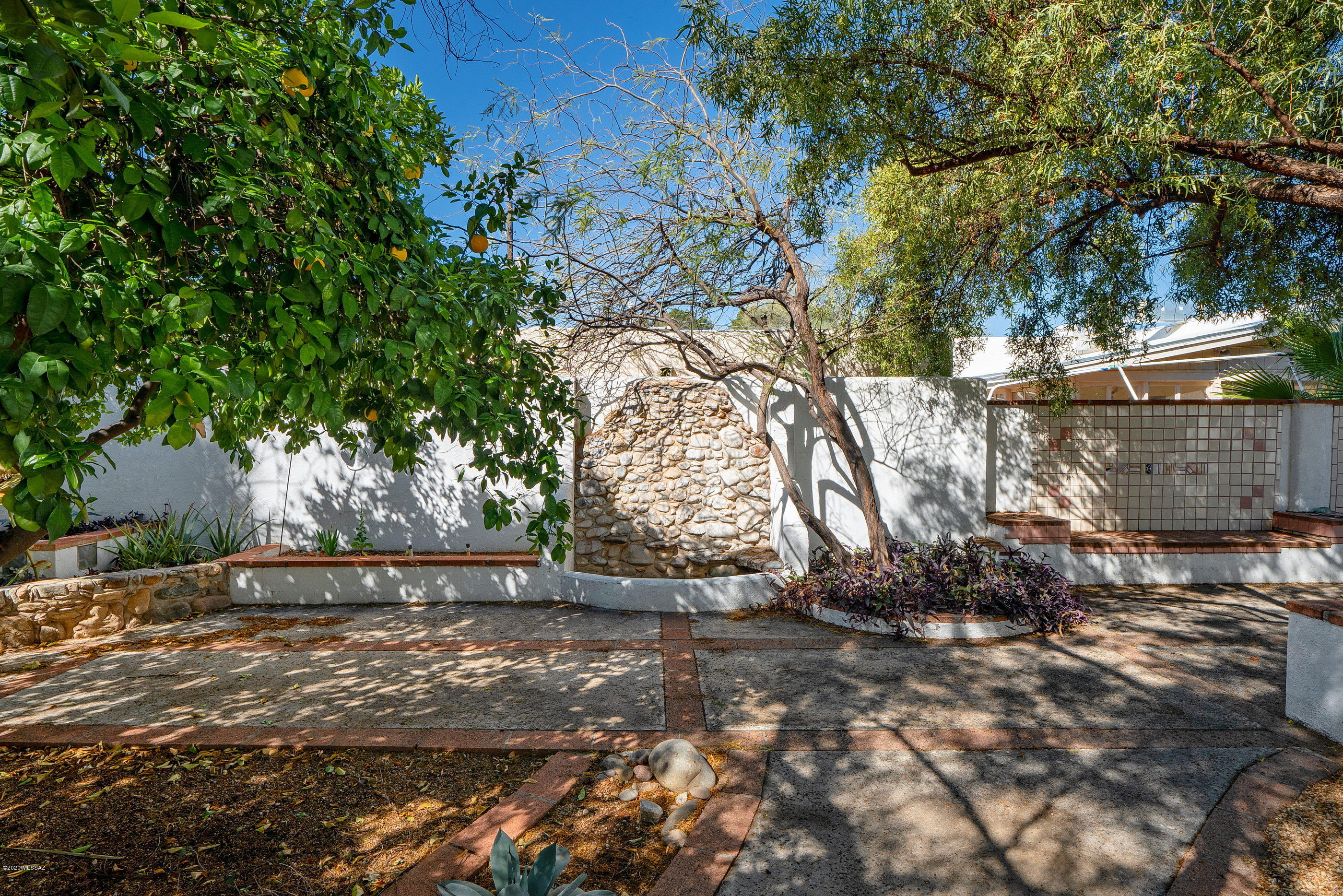 2804 E Elm Street