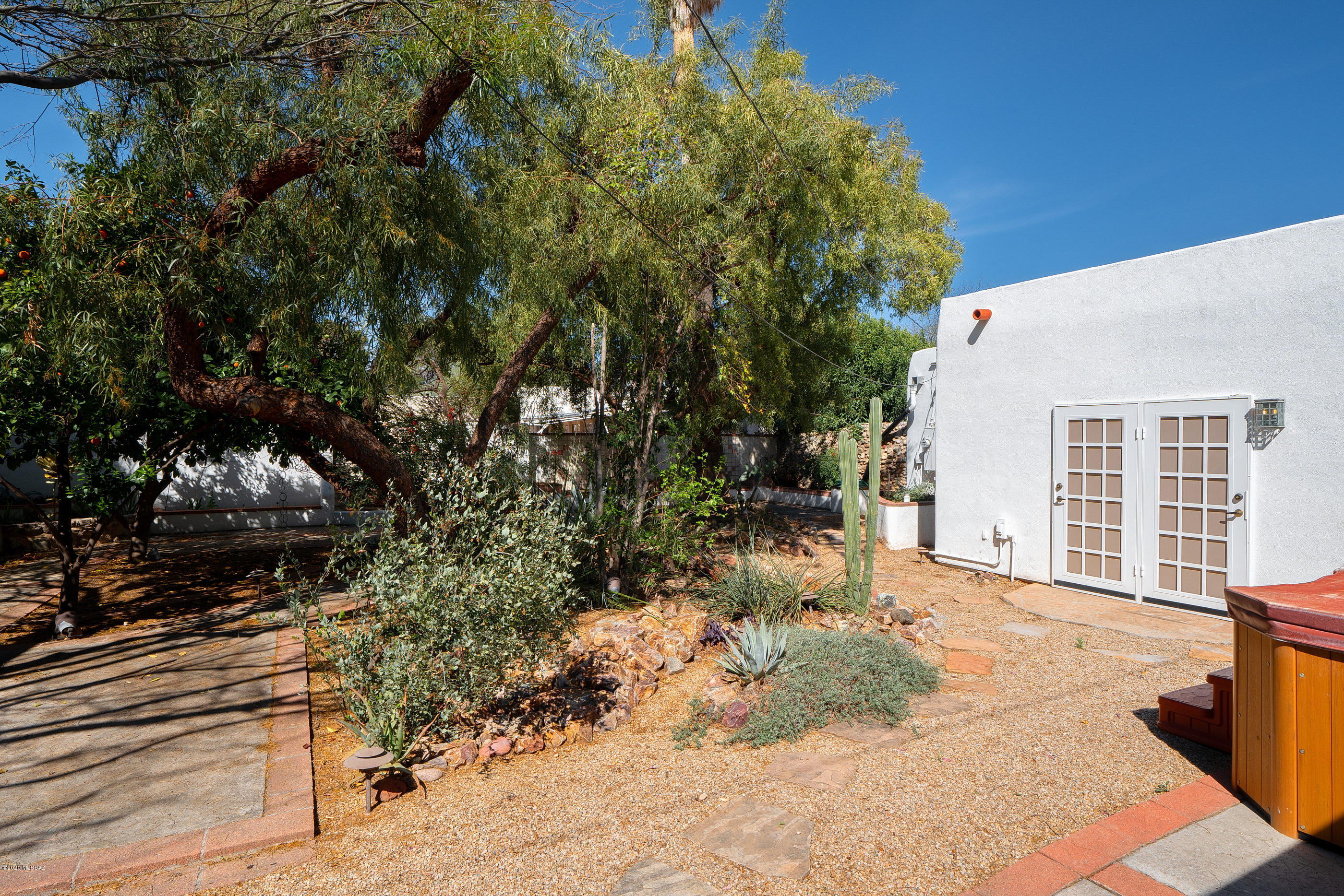 2804 E Elm Street