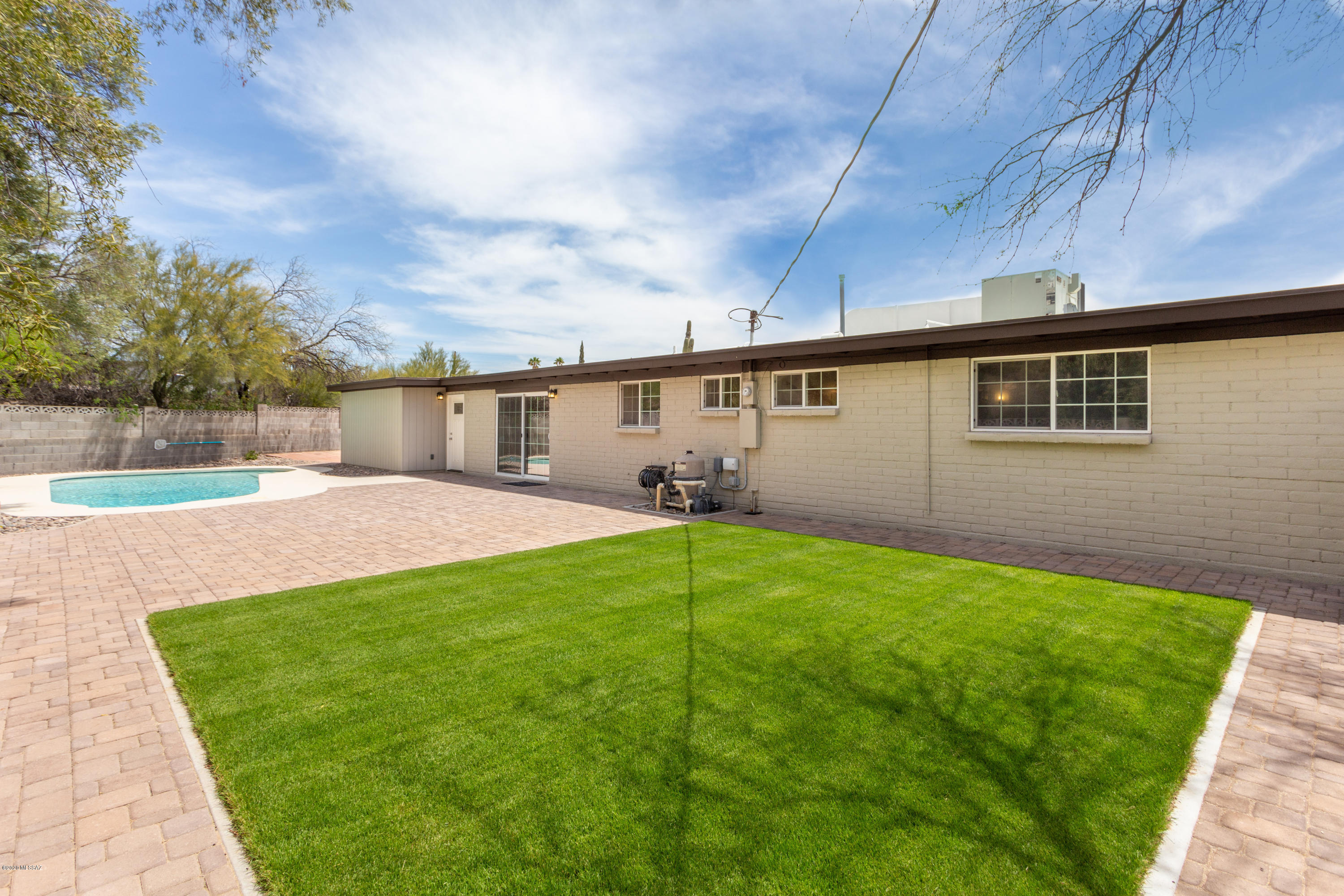 8911 E Driftwood Trail
