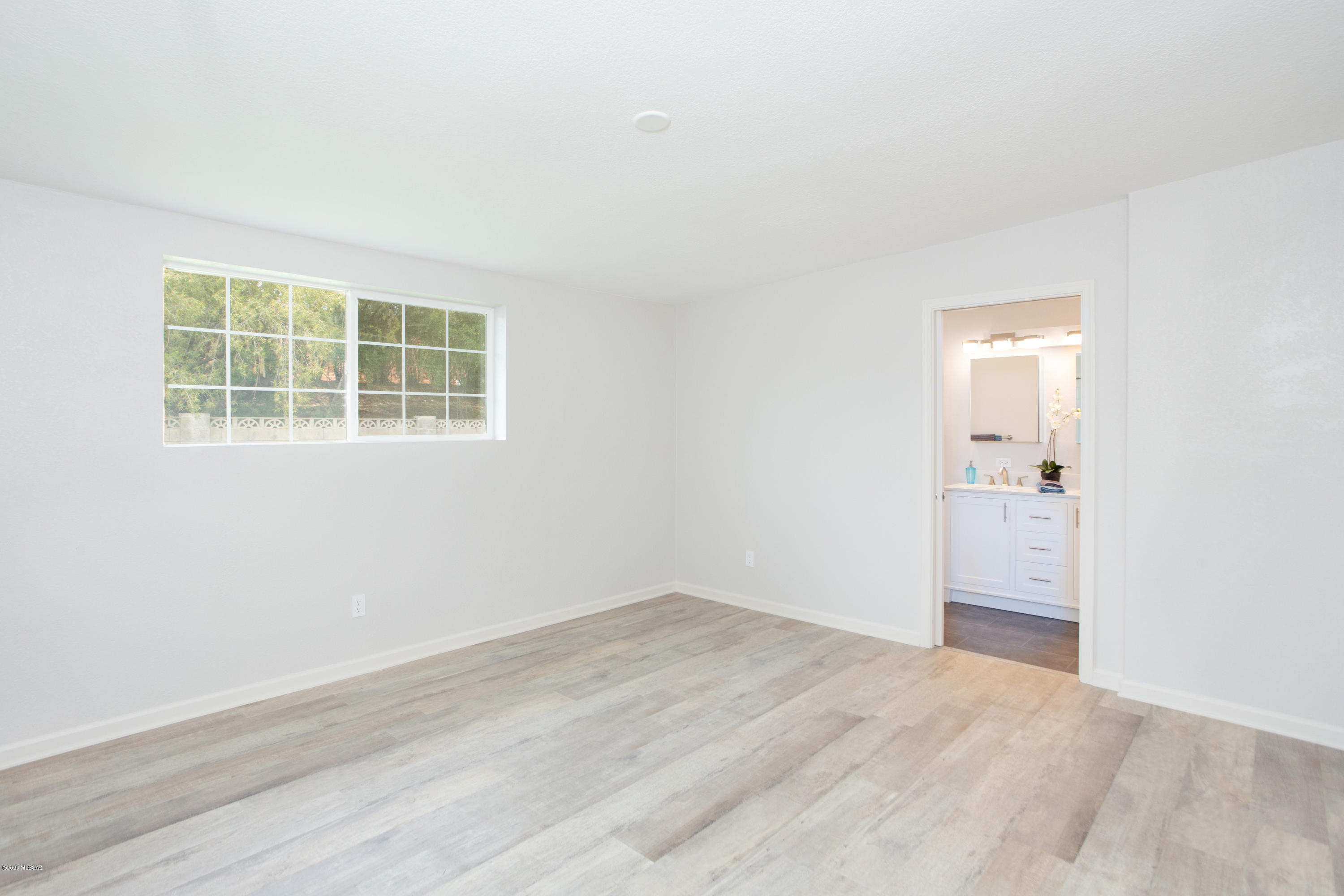 8911 E Driftwood Trail