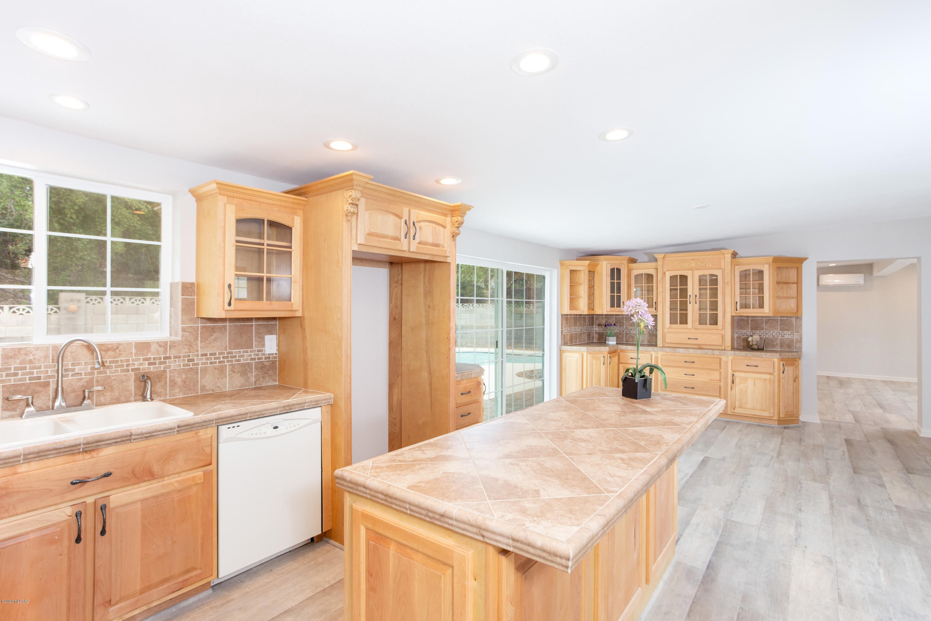 8911 E Driftwood Trail
