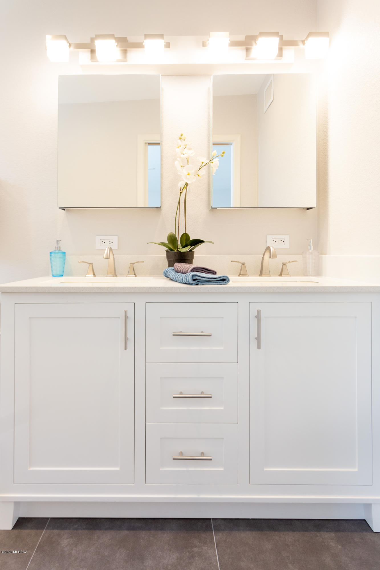 8911 E Driftwood Trail