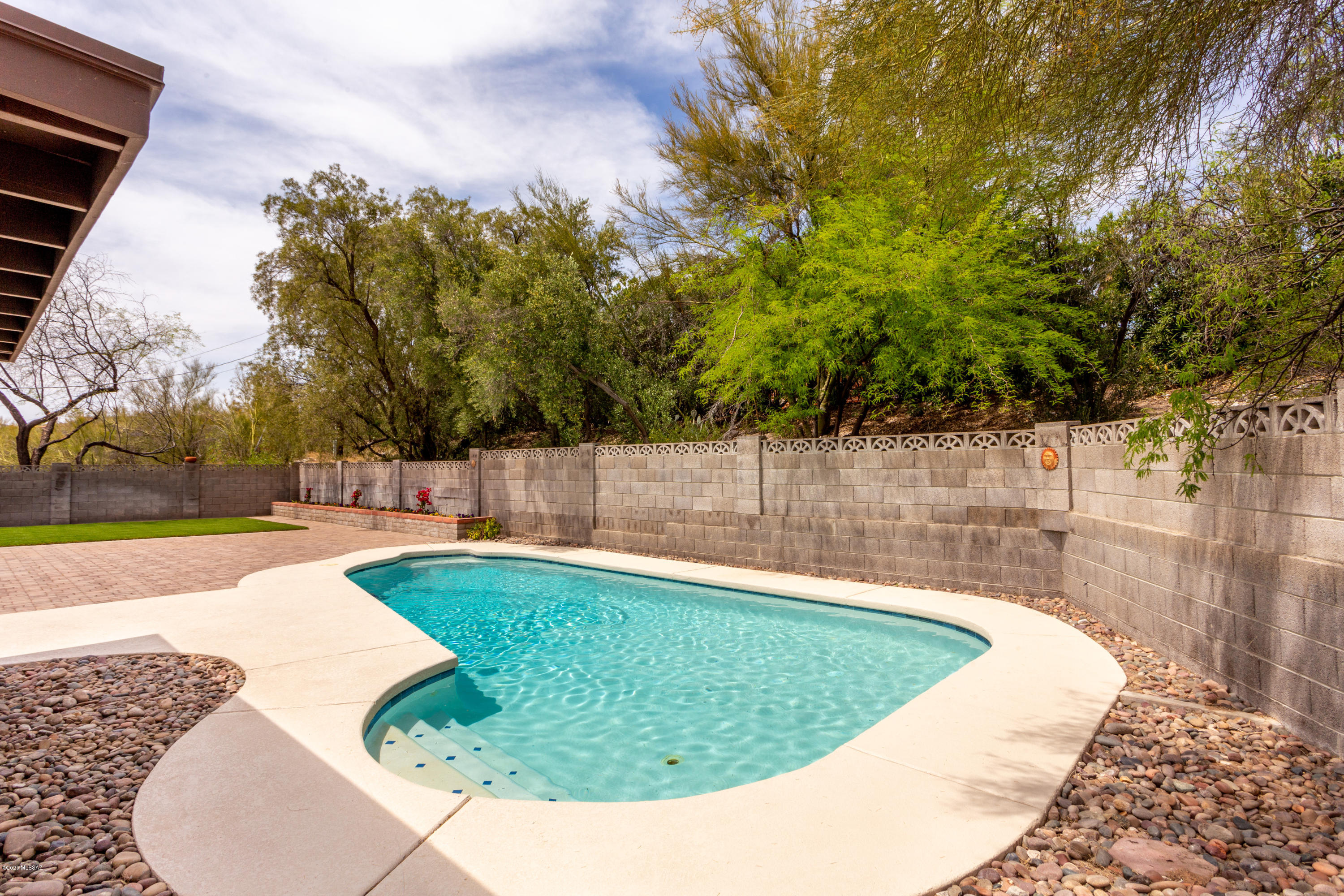 8911 E Driftwood Trail