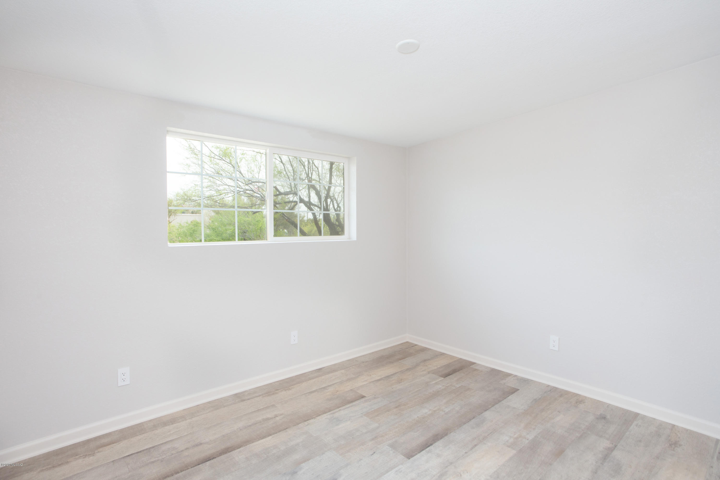 8911 E Driftwood Trail