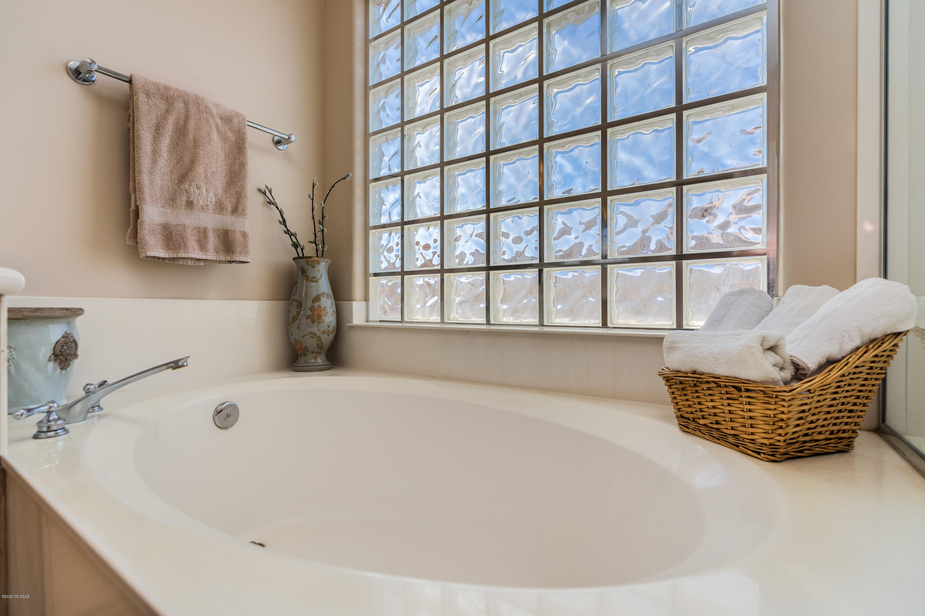 5747 N Placita Paisaje