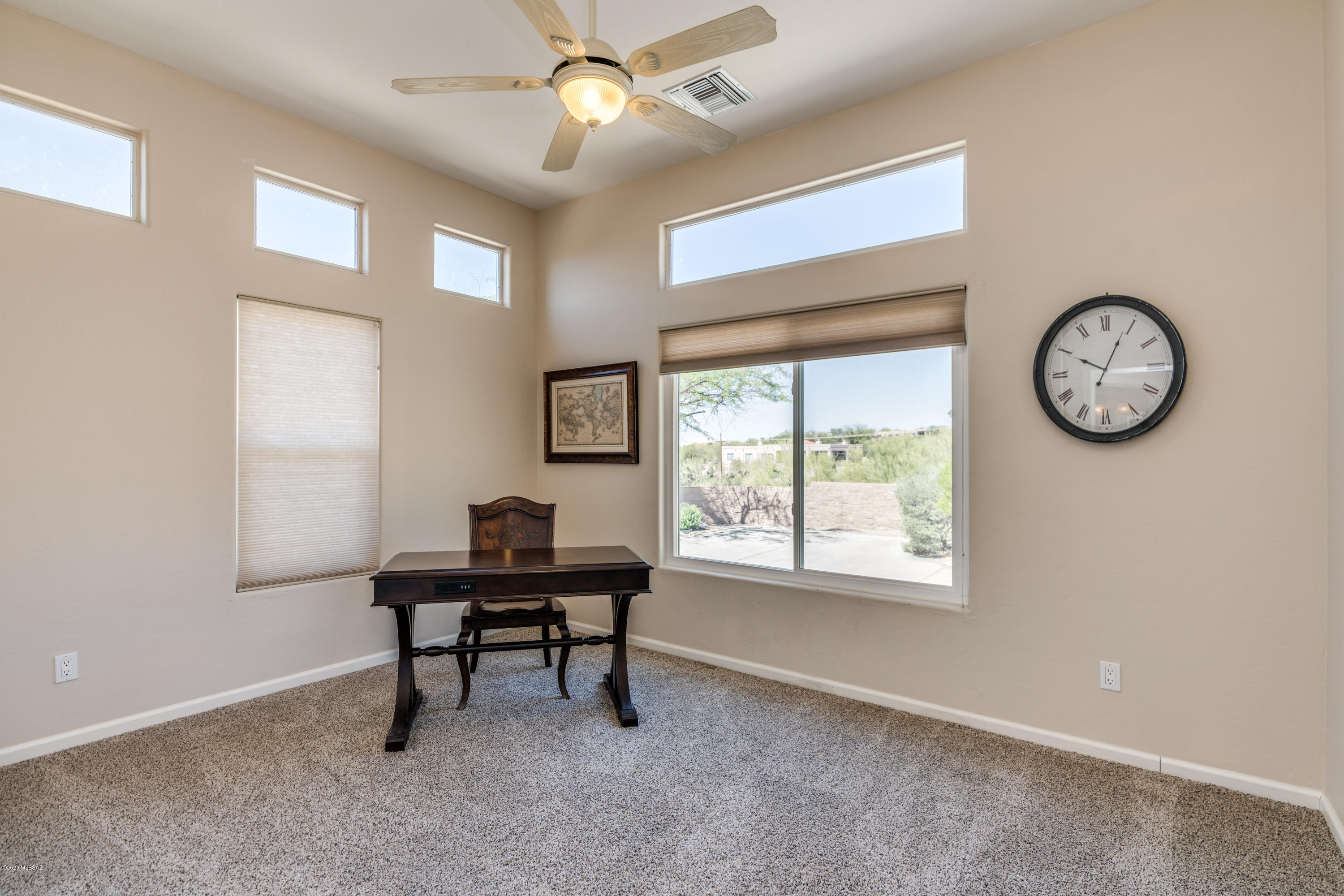 5747 N Placita Paisaje