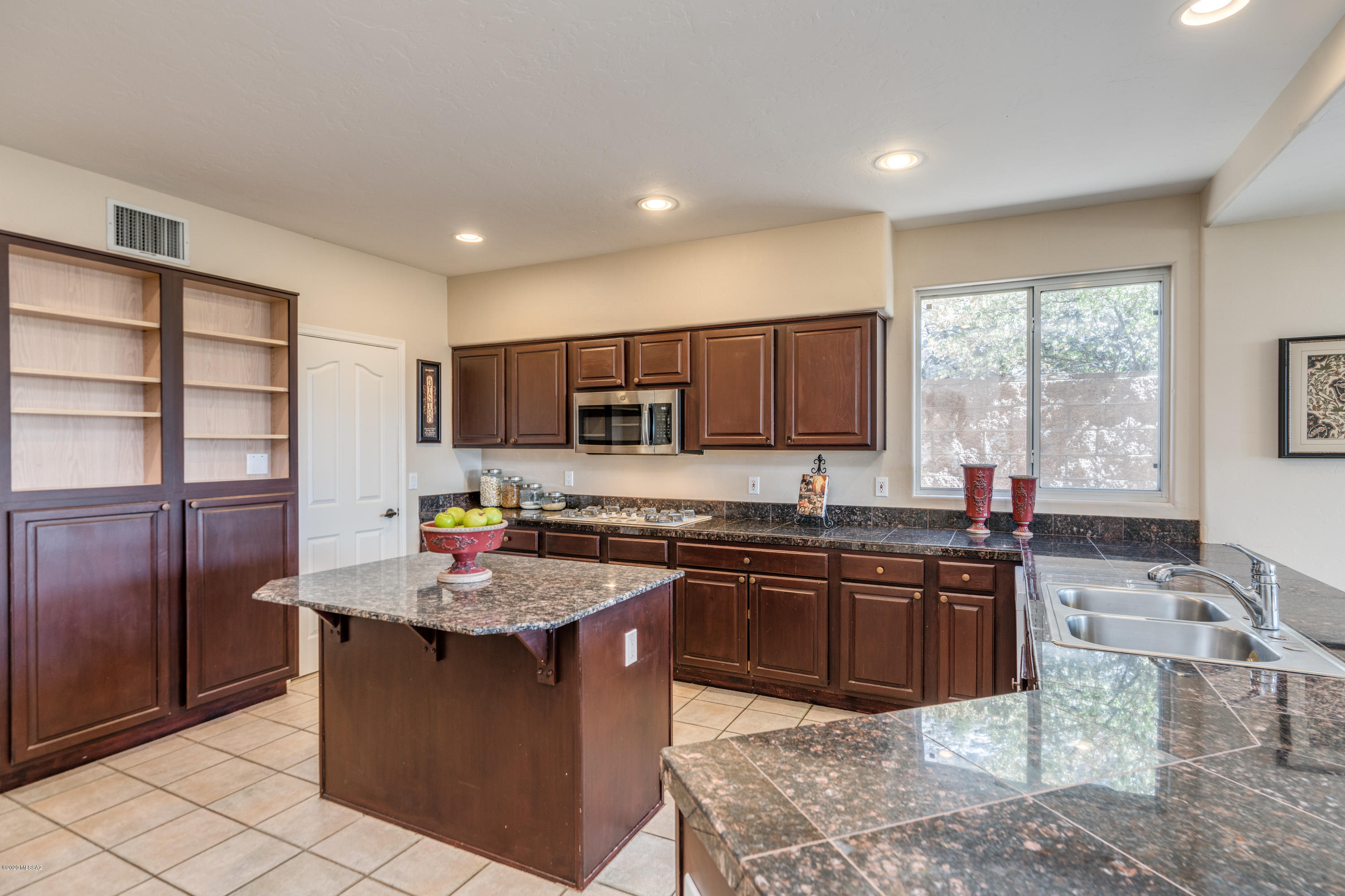 5747 N Placita Paisaje