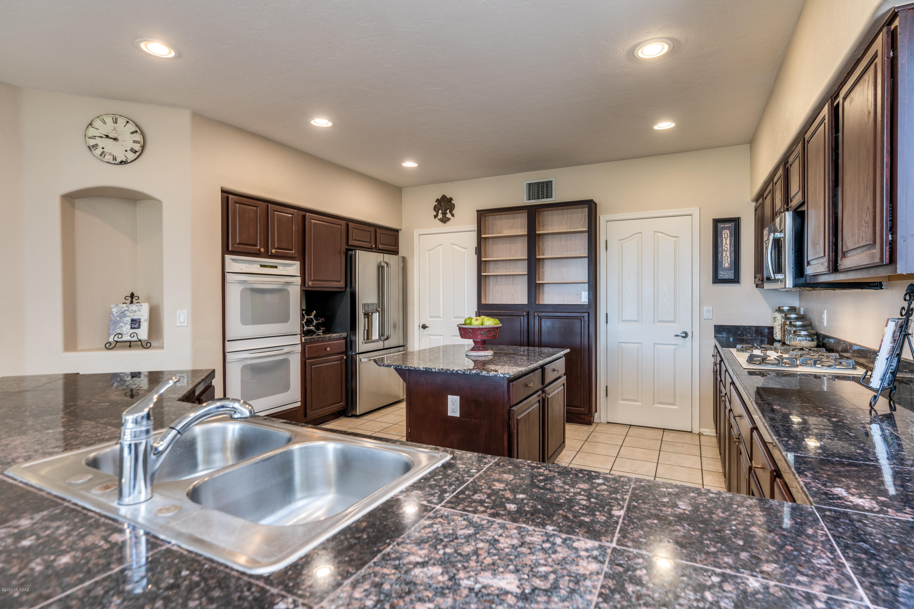 5747 N Placita Paisaje