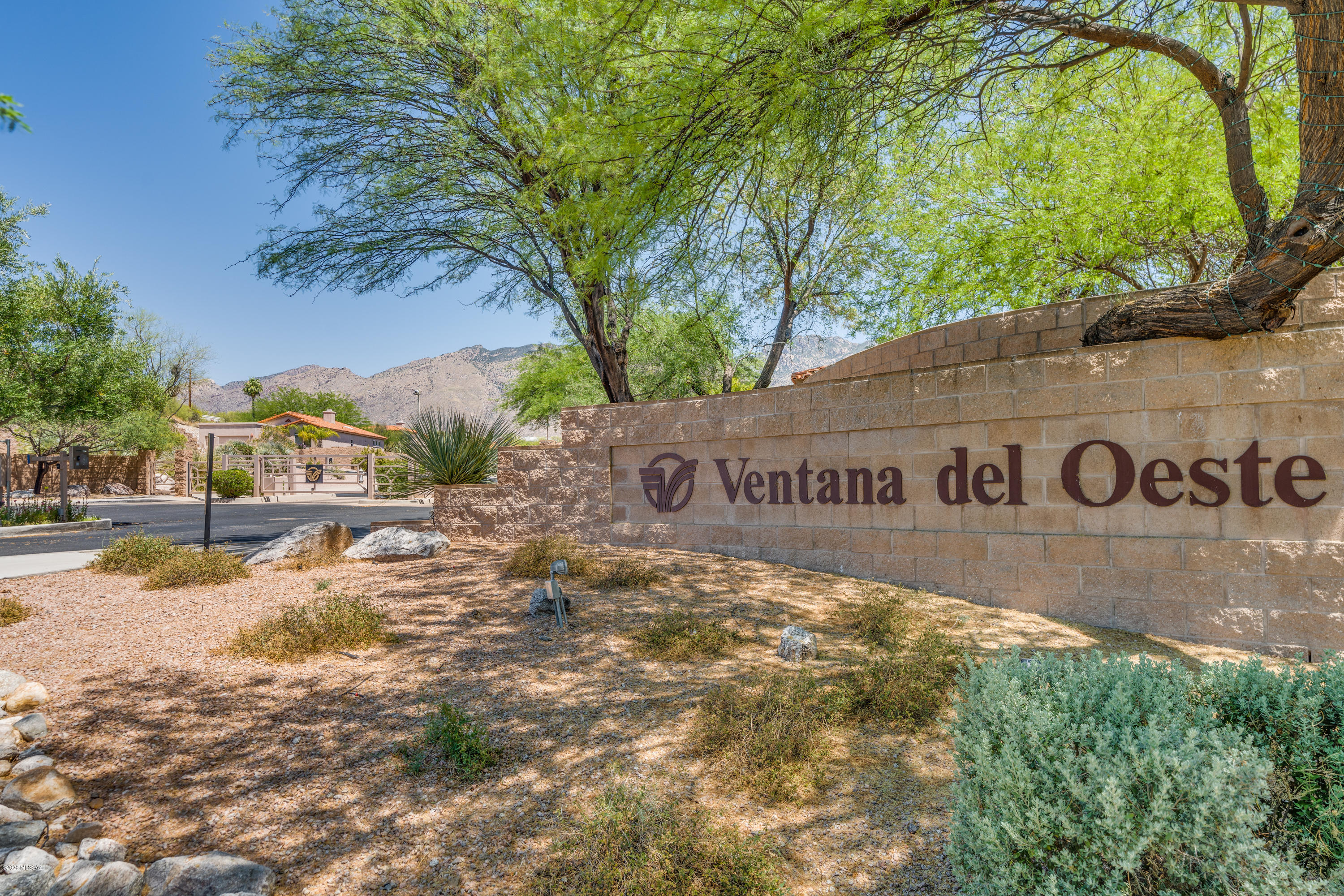 5747 N Placita Paisaje