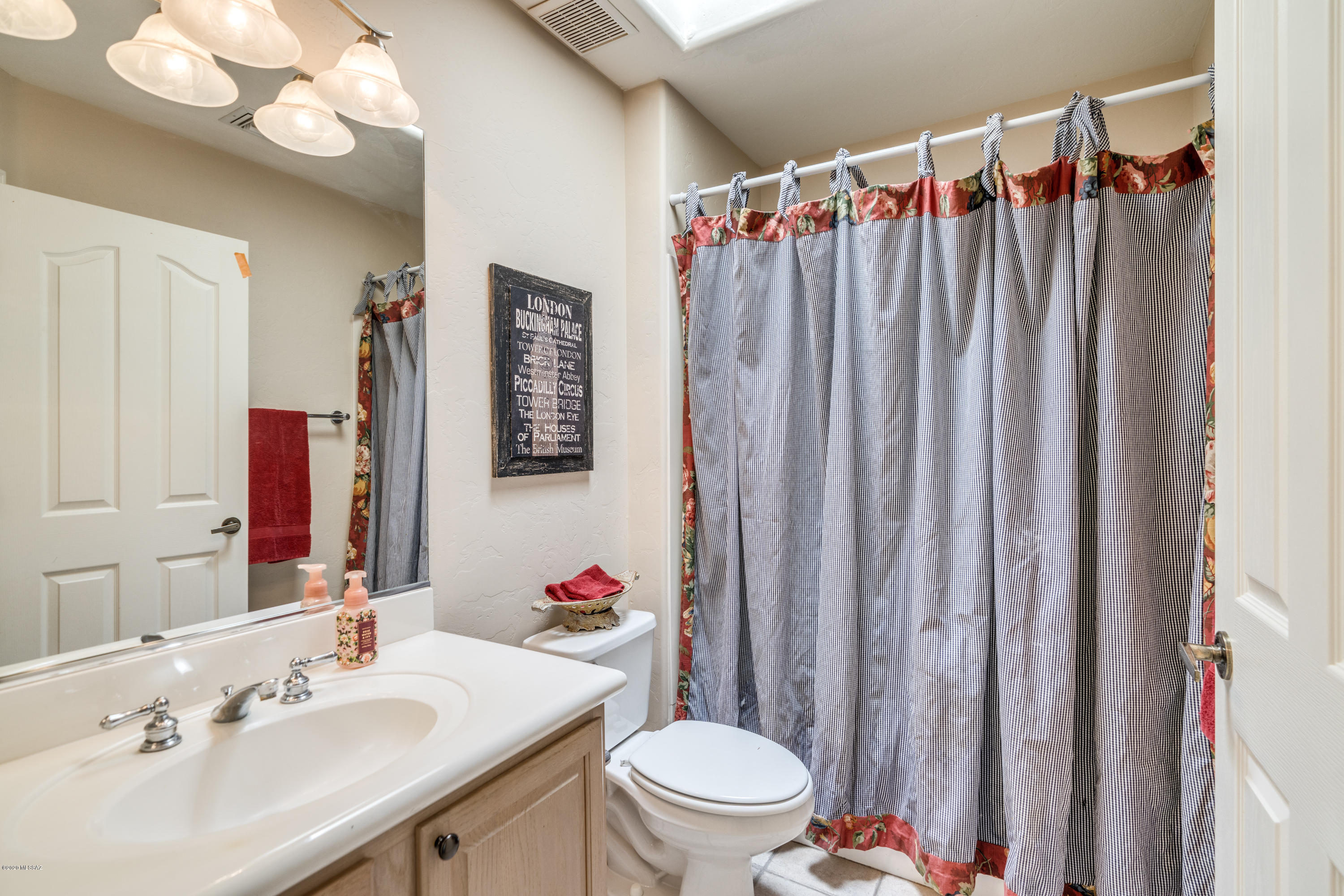 5747 N Placita Paisaje