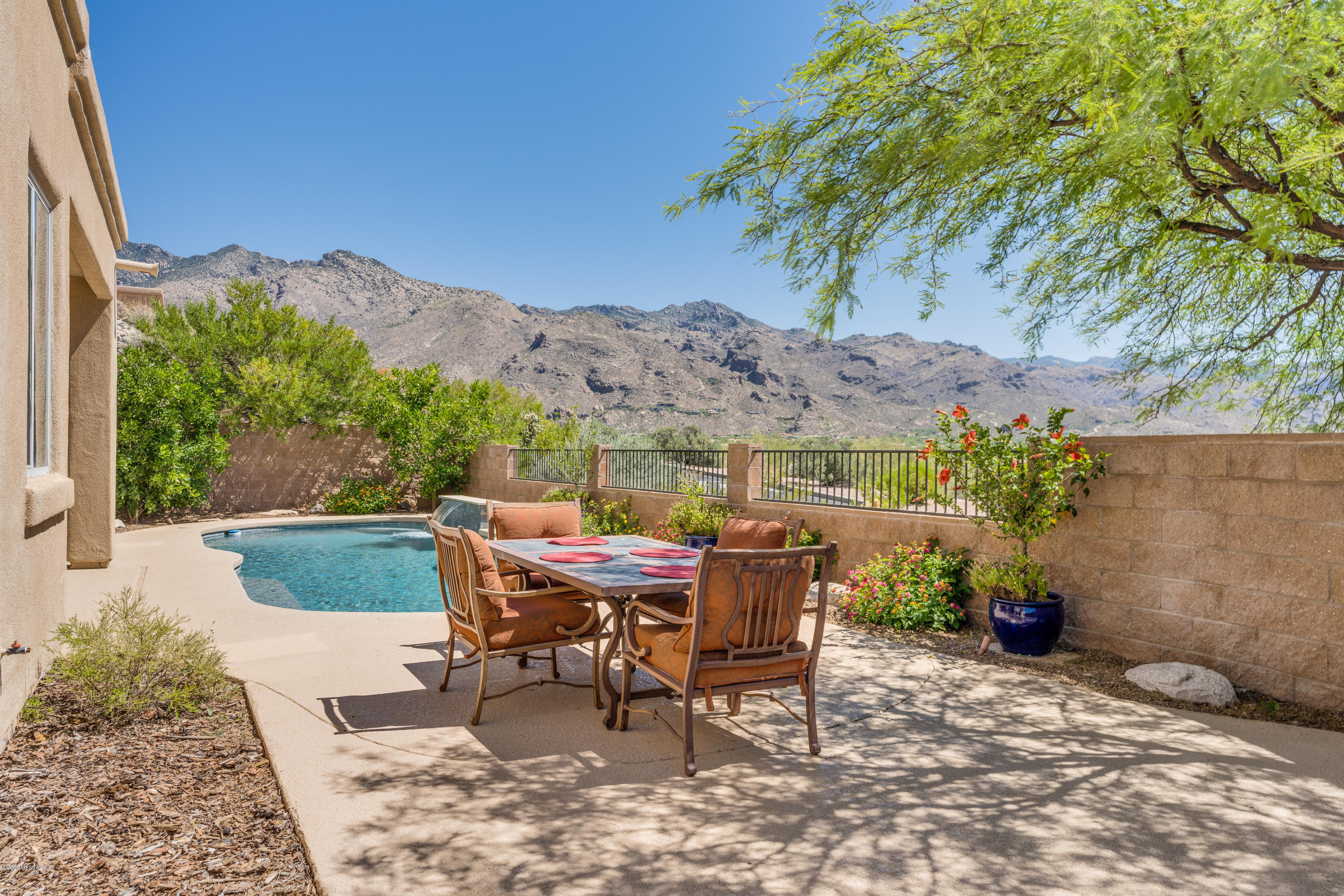 5747 N Placita Paisaje