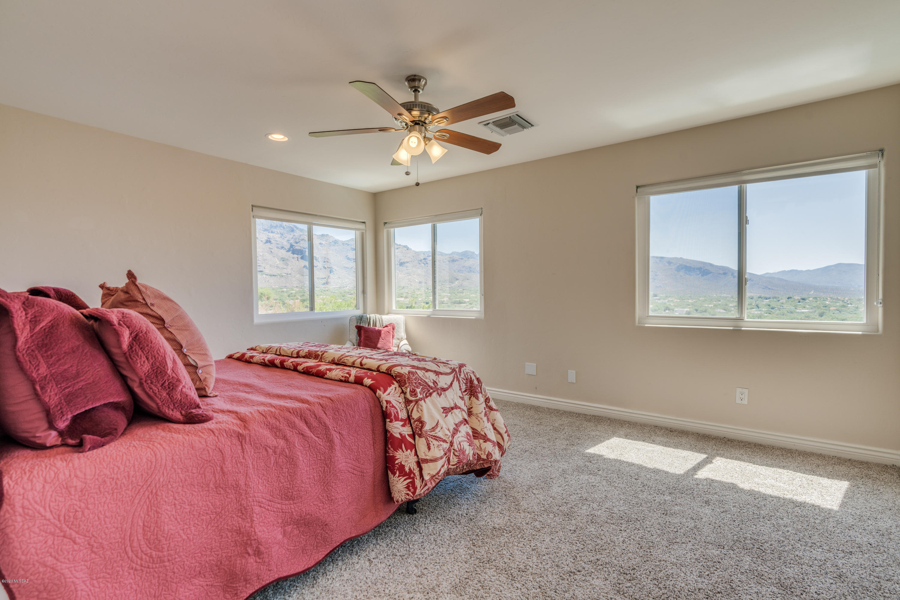 5747 N Placita Paisaje