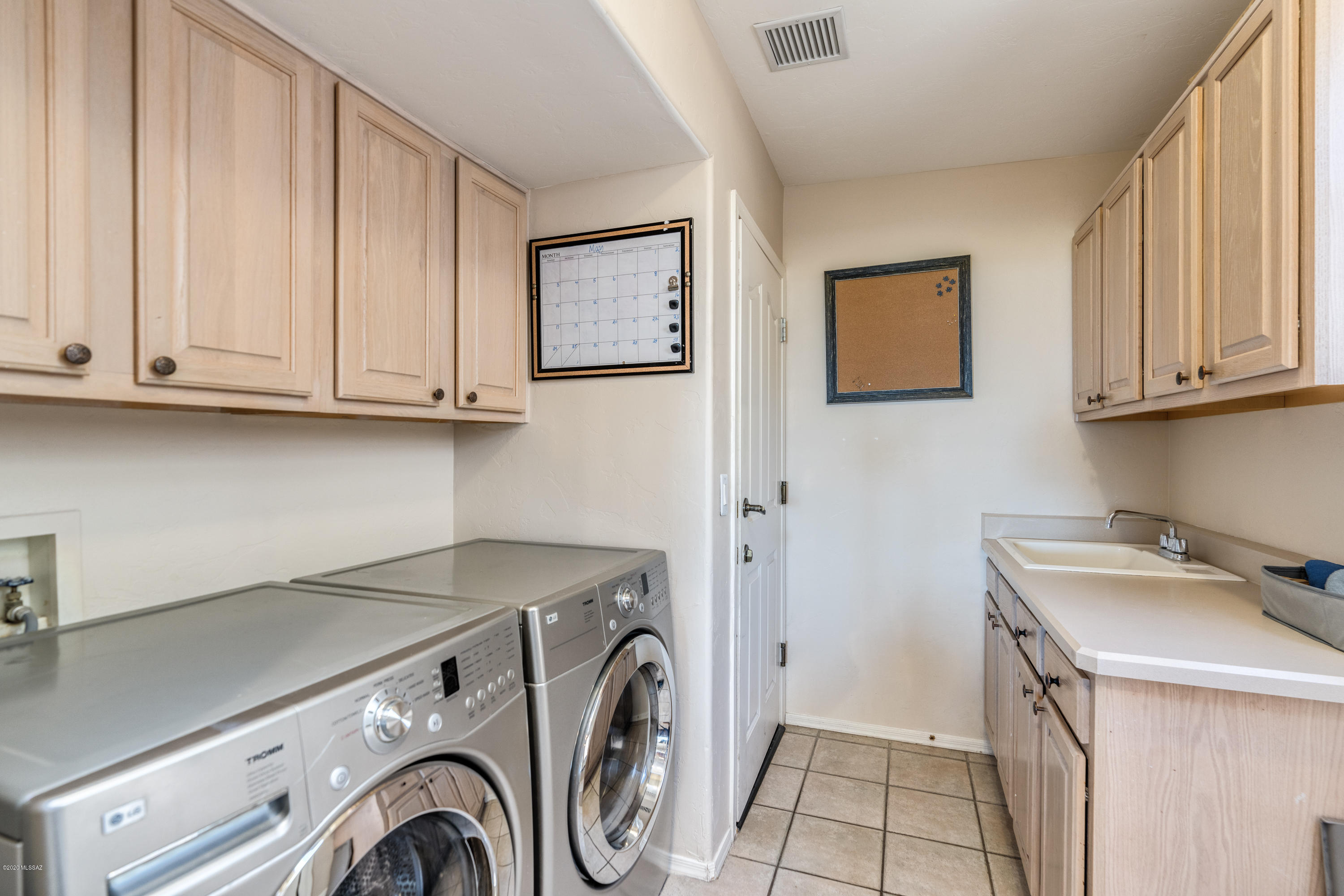 5747 N Placita Paisaje