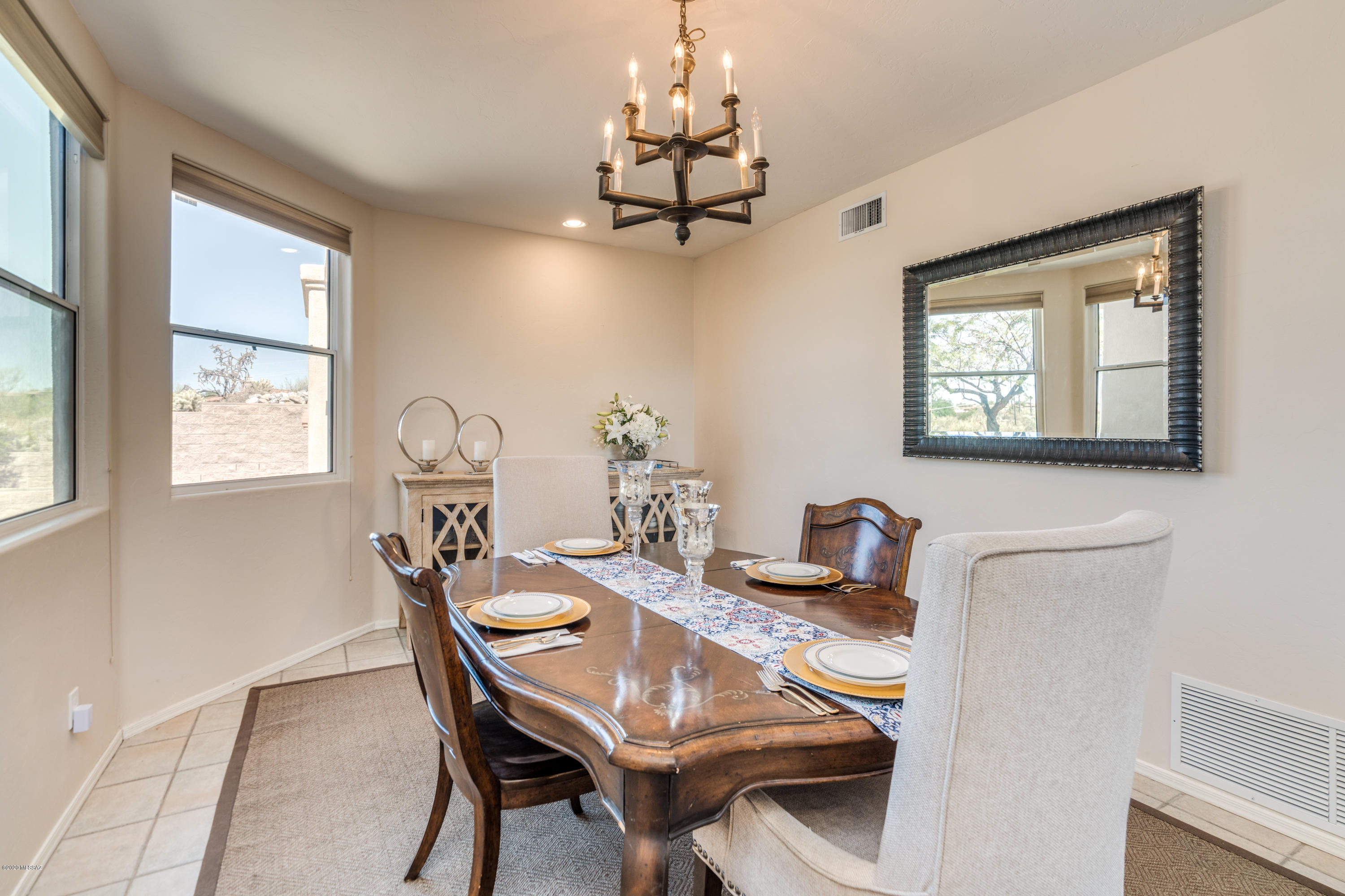 5747 N Placita Paisaje