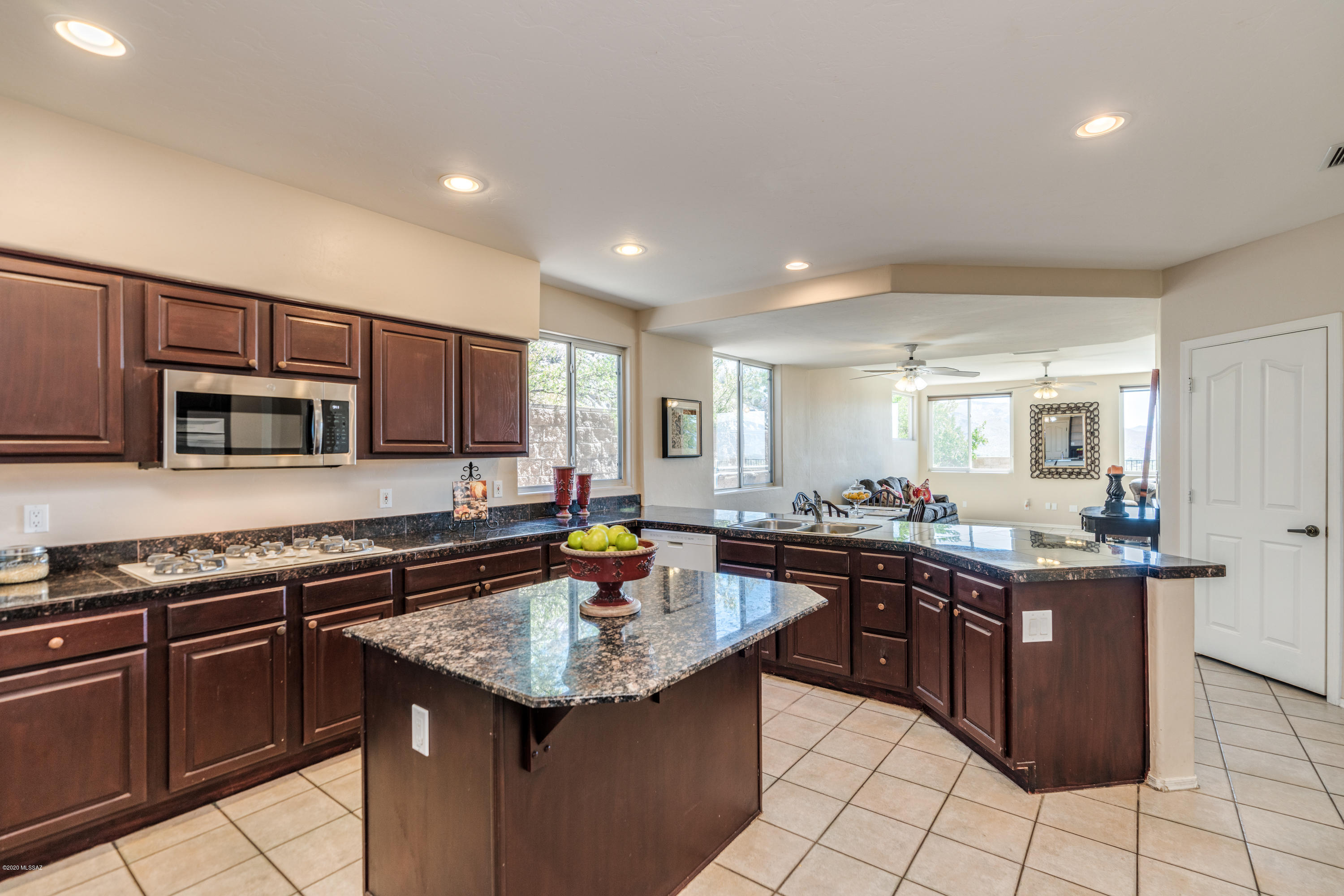 5747 N Placita Paisaje