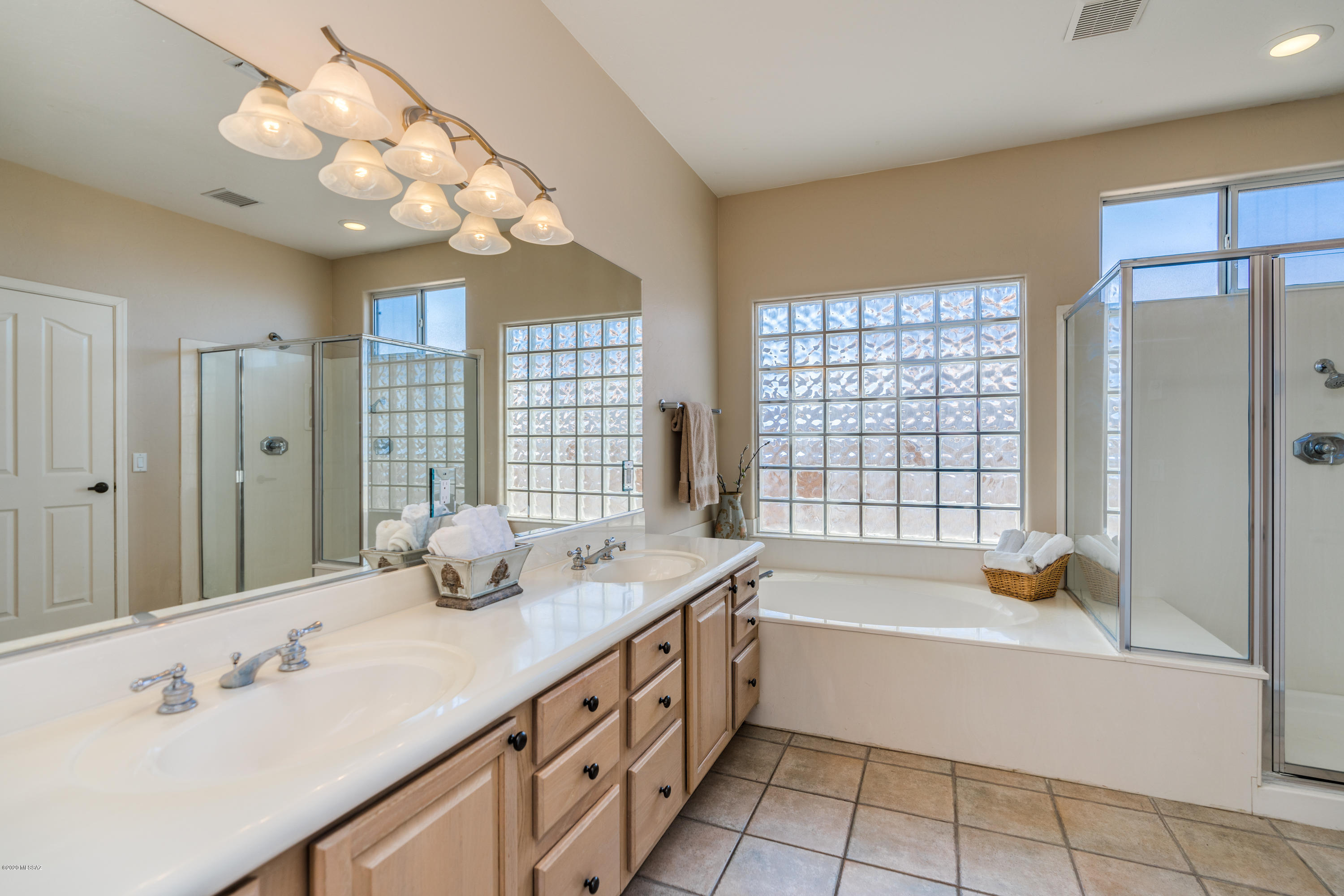 5747 N Placita Paisaje