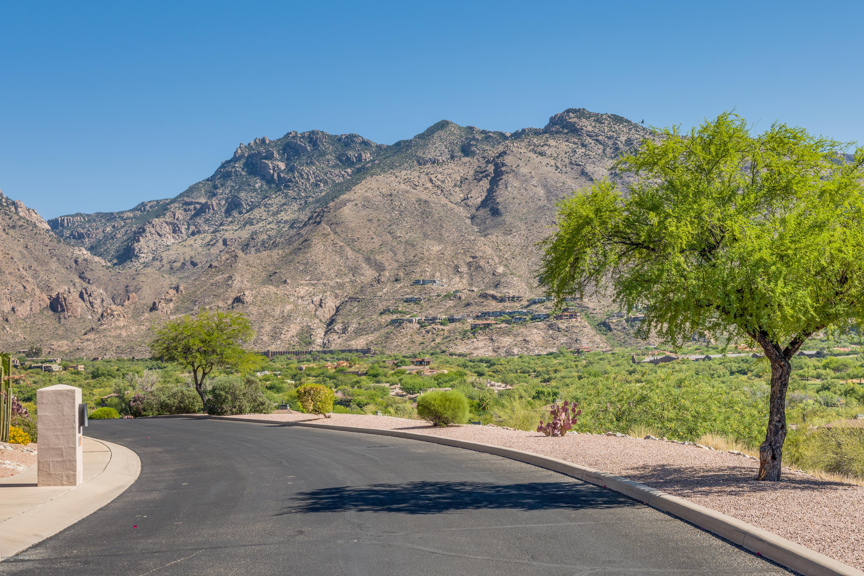 5747 N Placita Paisaje